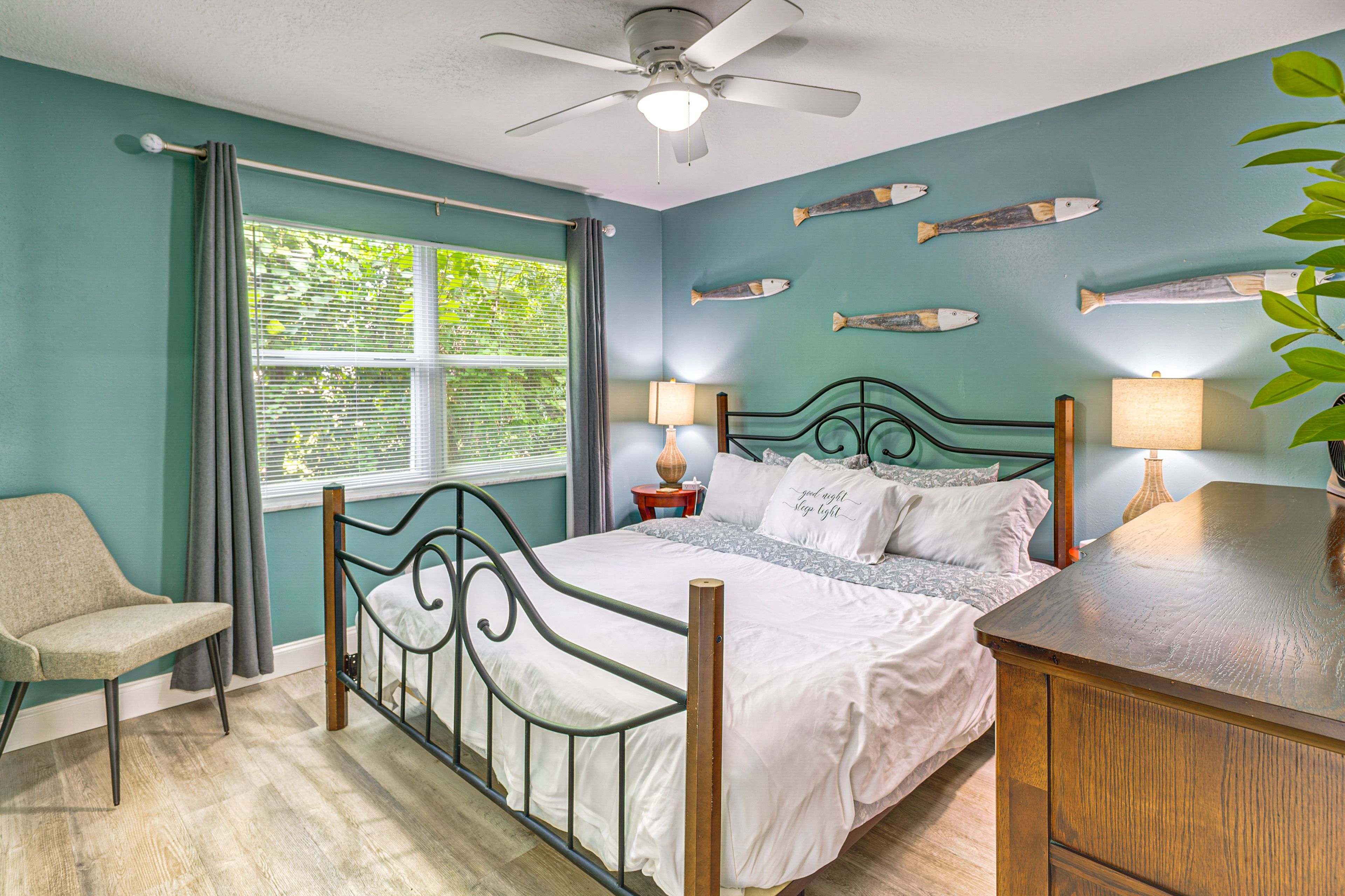 Bedroom 1 | King Bed