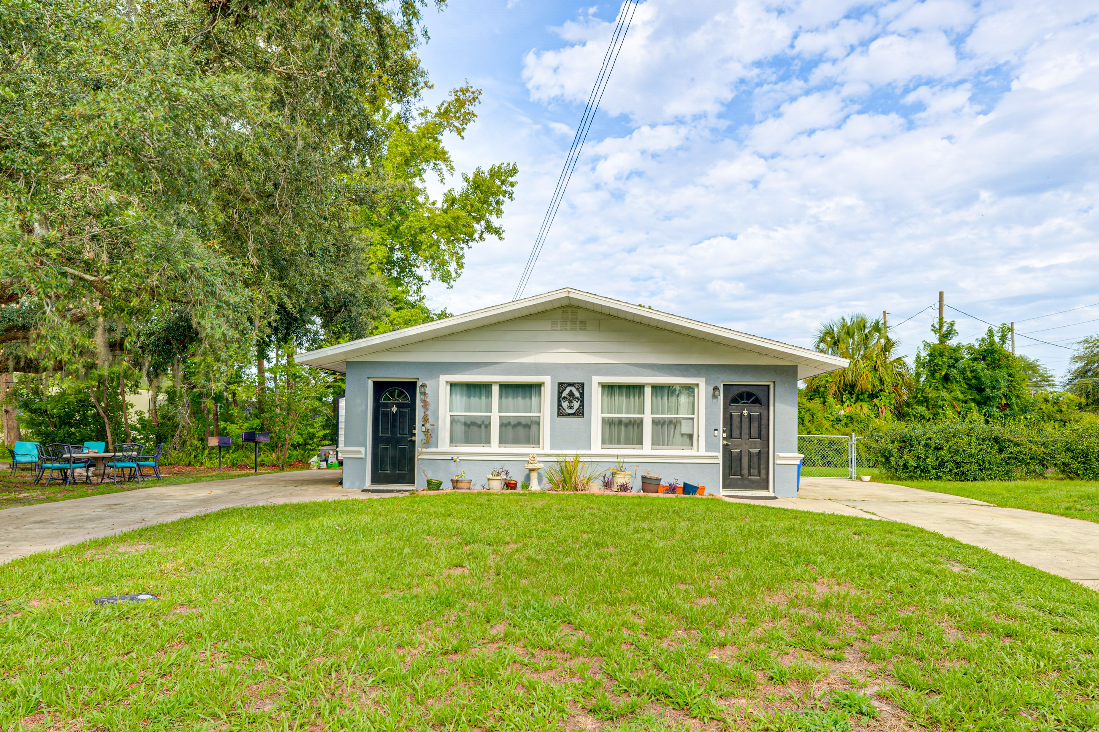Parking | Driveway | RV/Trailer/Boat Parking Allowed