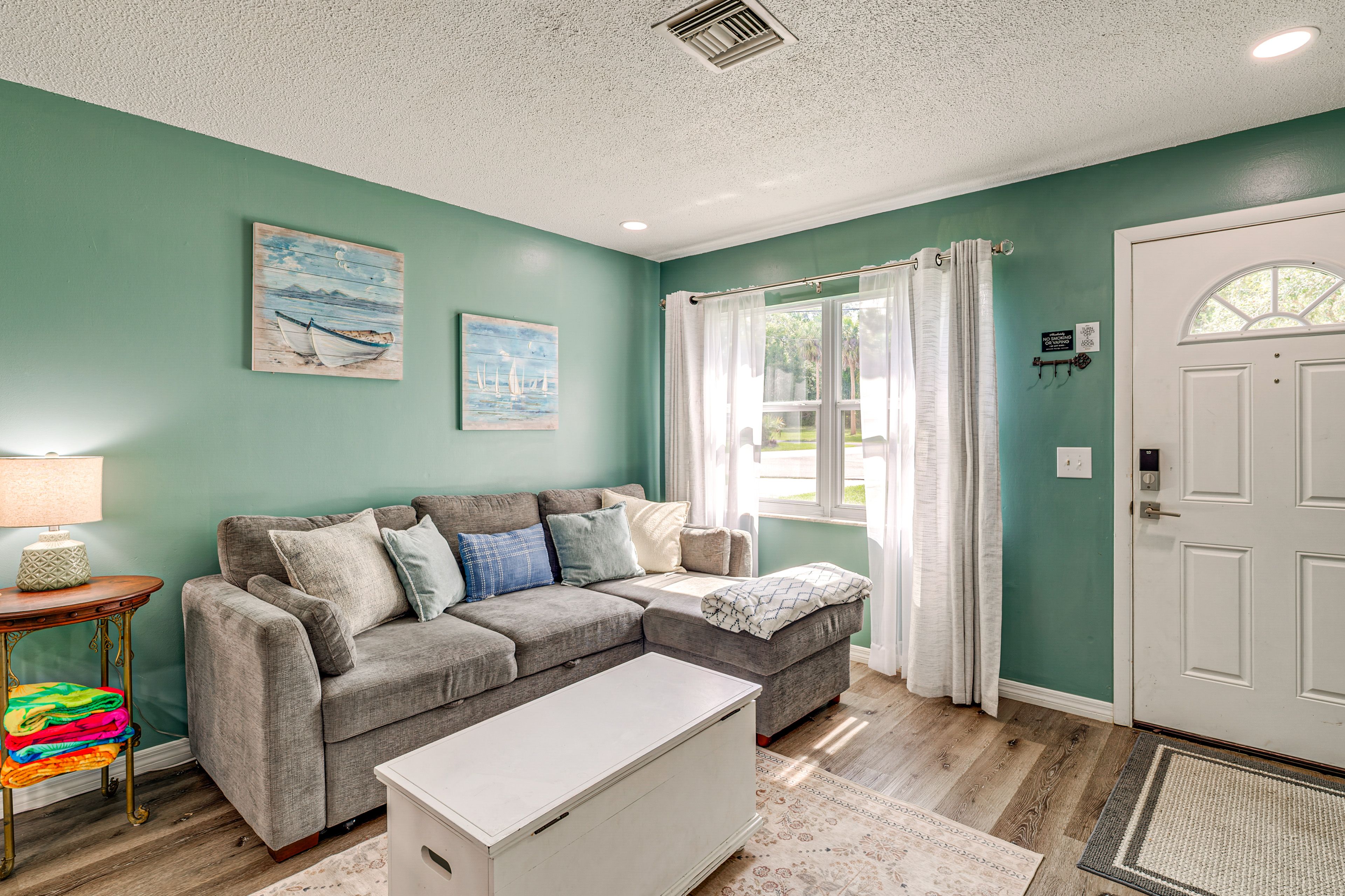 Living Room | Smart TV