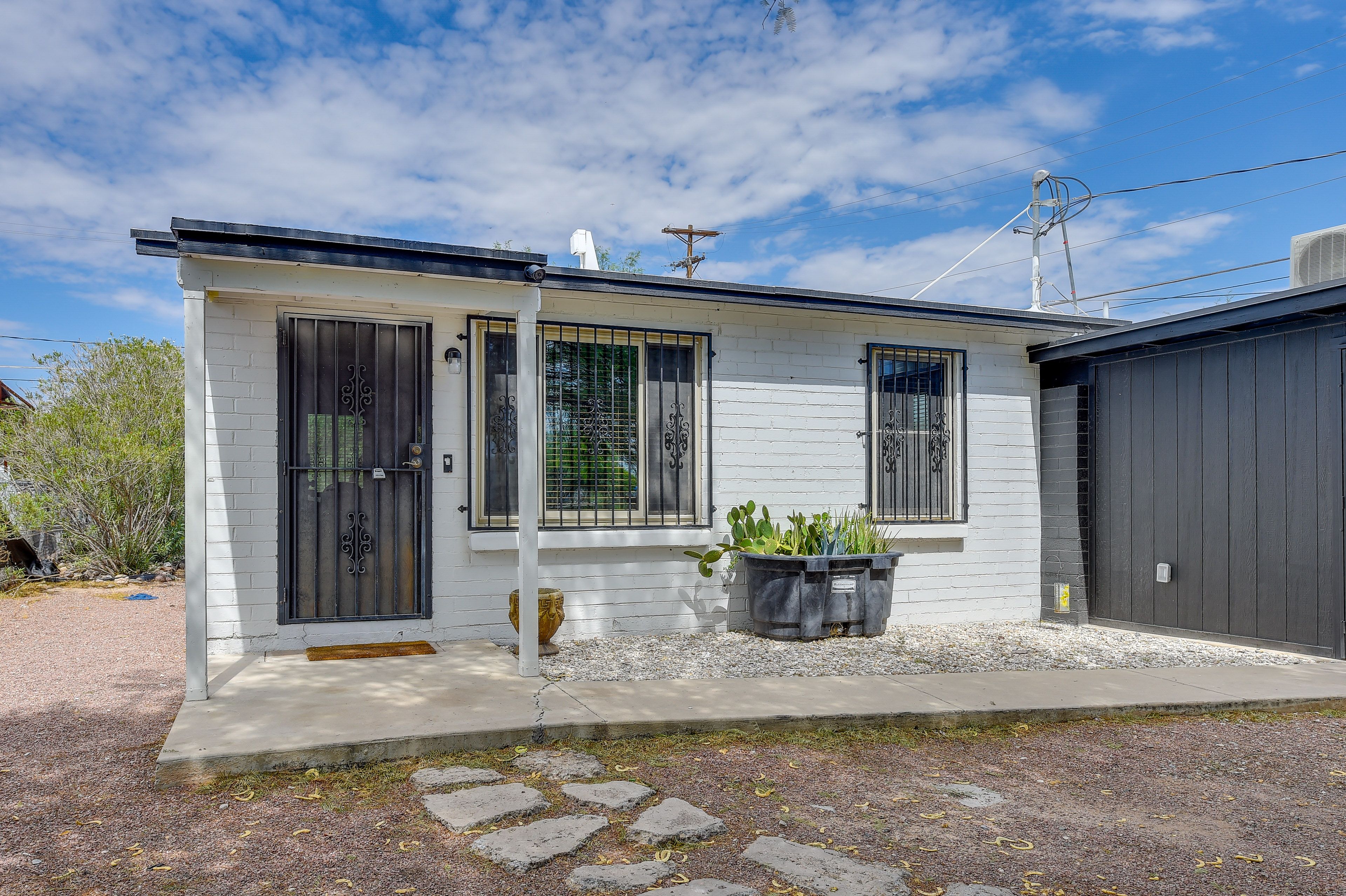 Exterior | Shared Driveway (4 Vehicles)