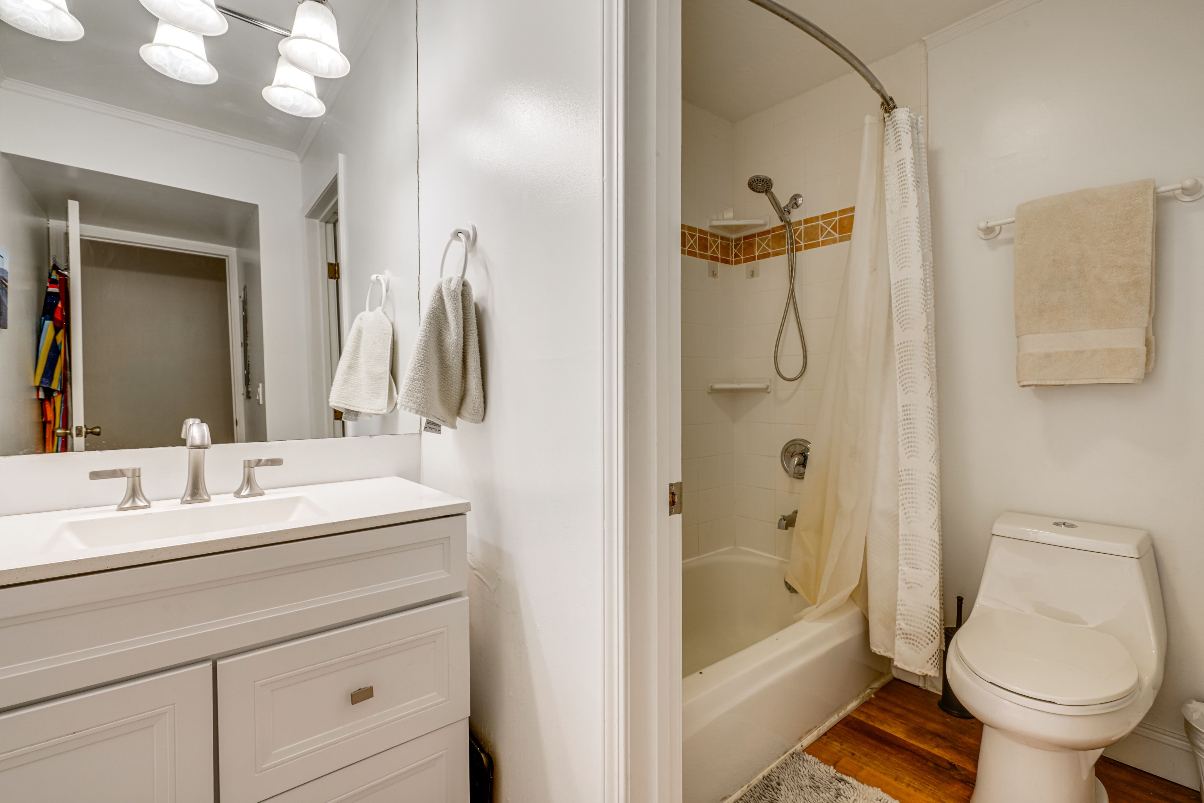 Full Bathroom | 2nd Floor