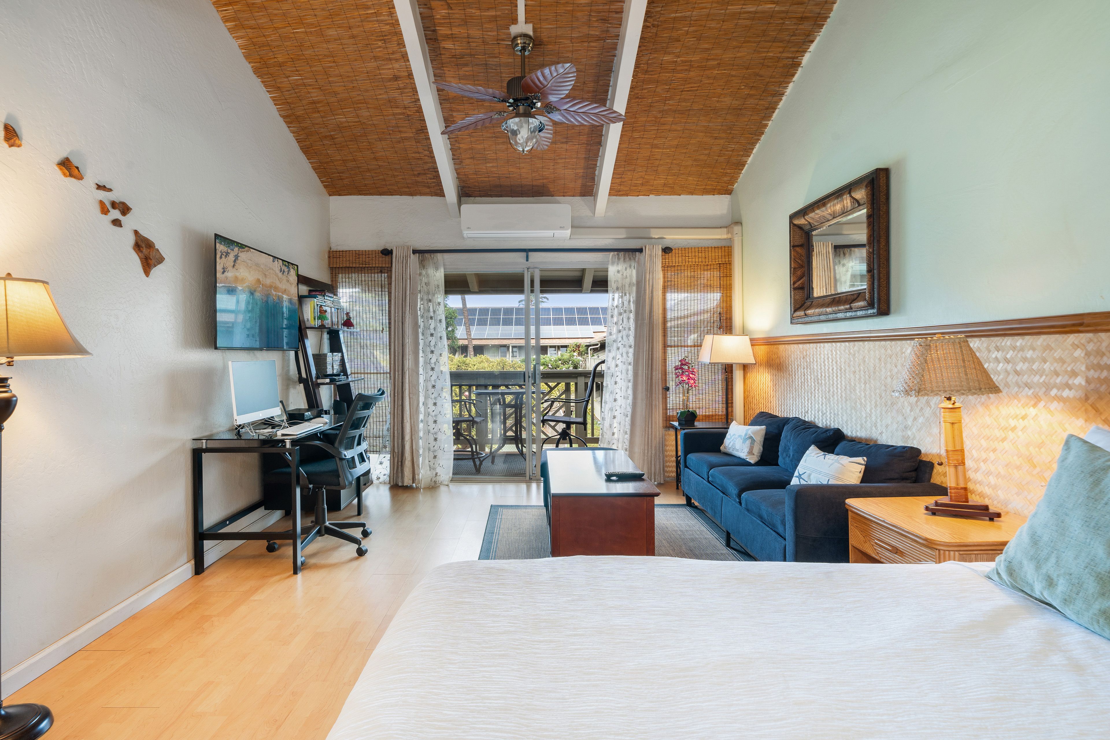 Studio | Queen Bed