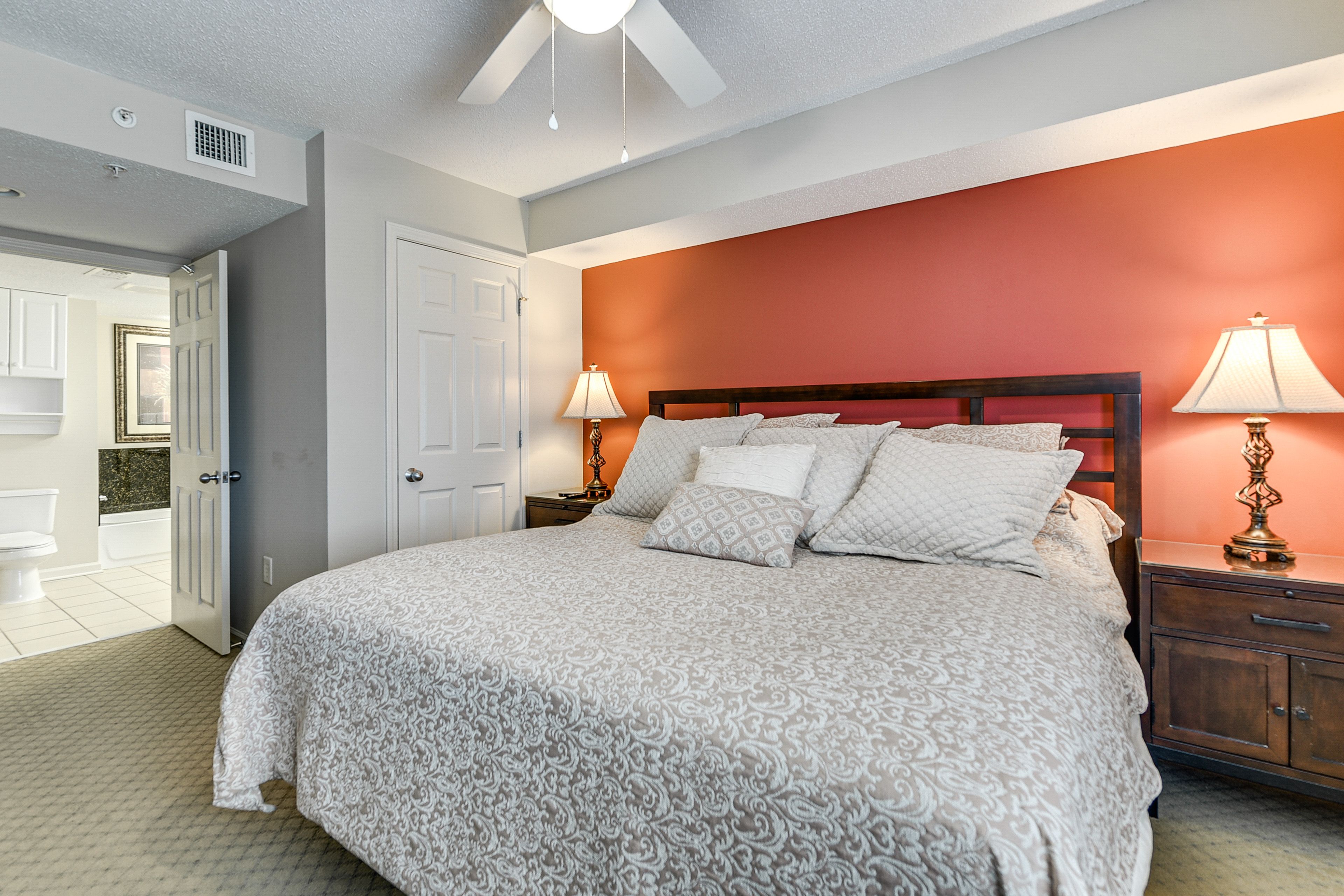 Bedroom 1 | King Bed