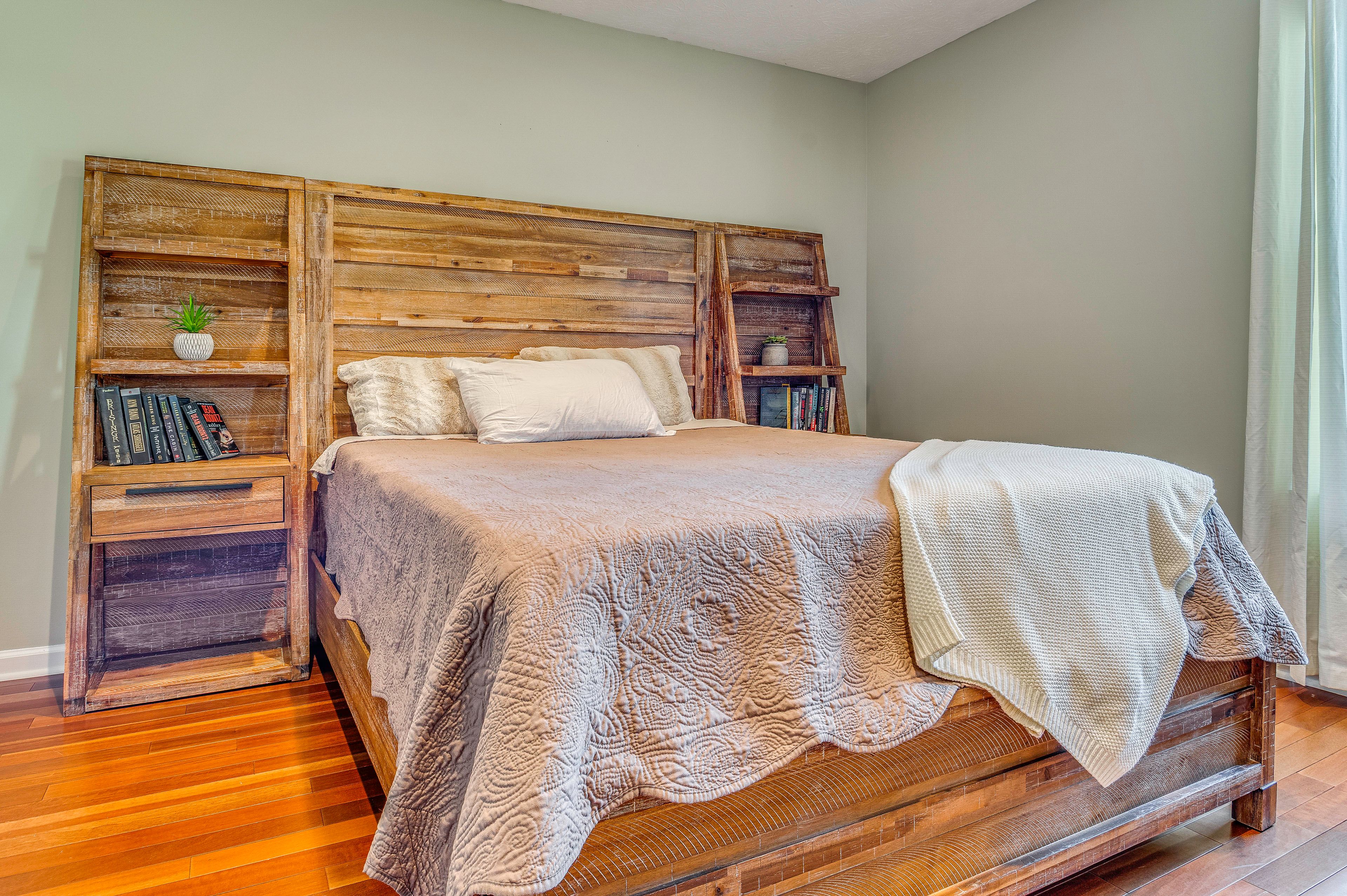 Bedroom 2 | 2nd Floor | Queen Bed