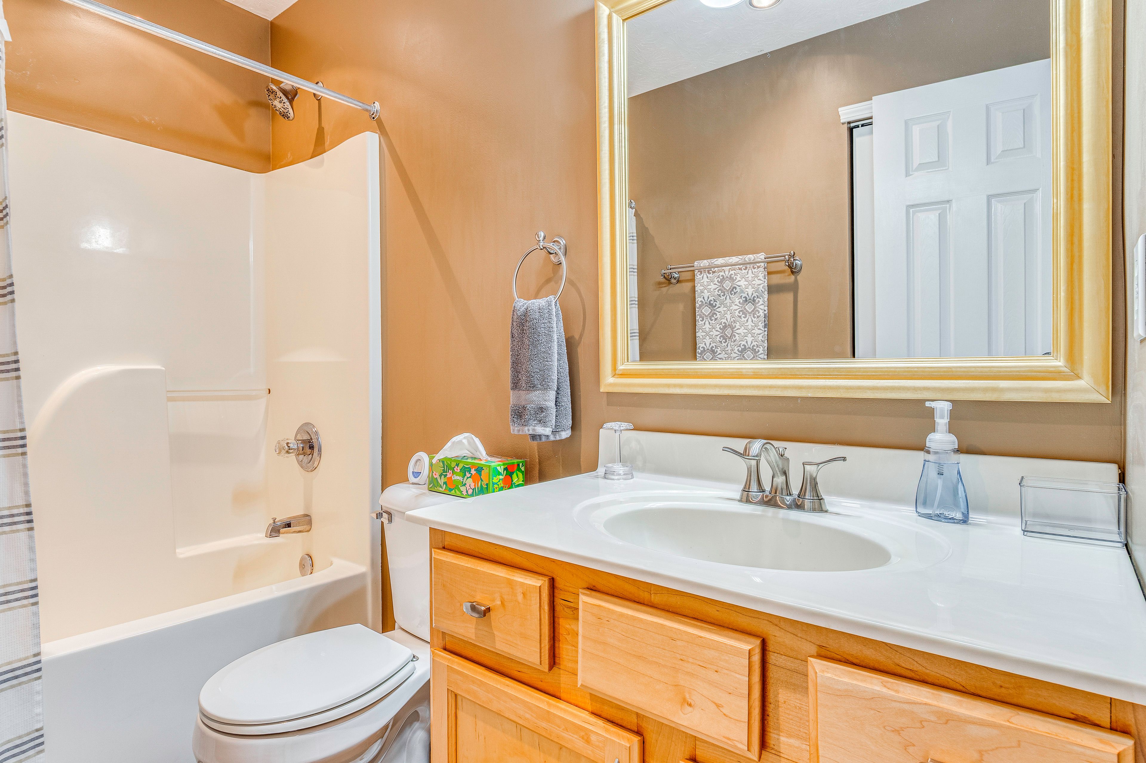 Full Bathroom | 2nd Floor