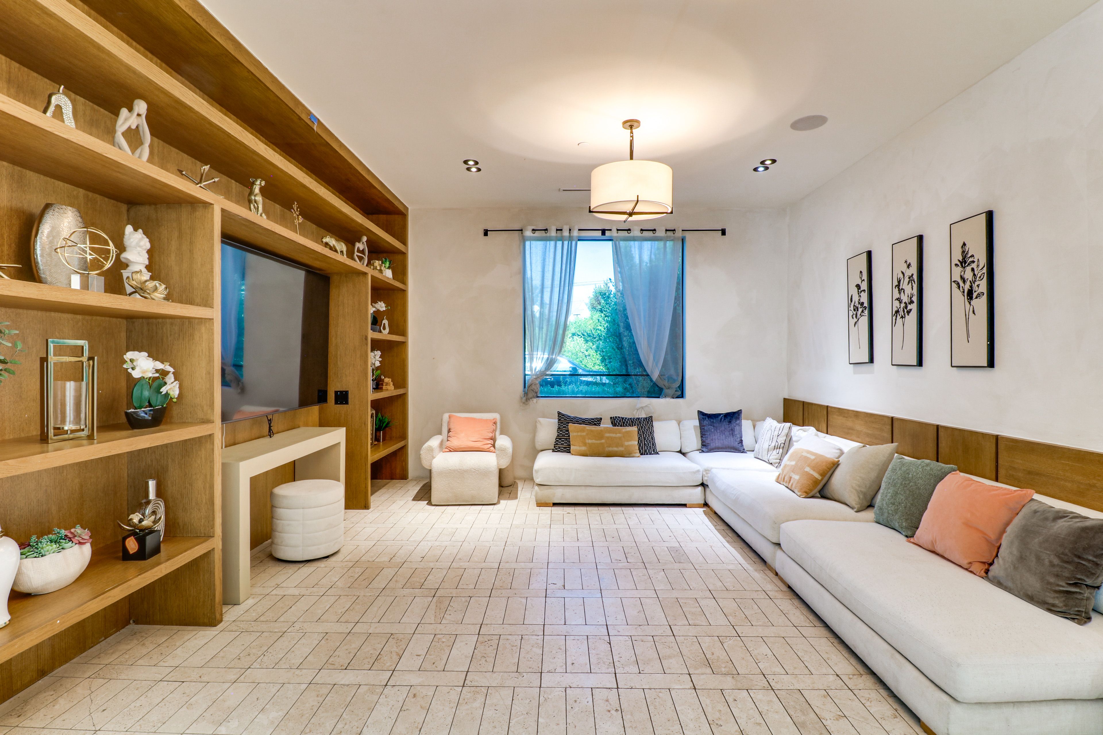 Sitting Area | 1st Floor