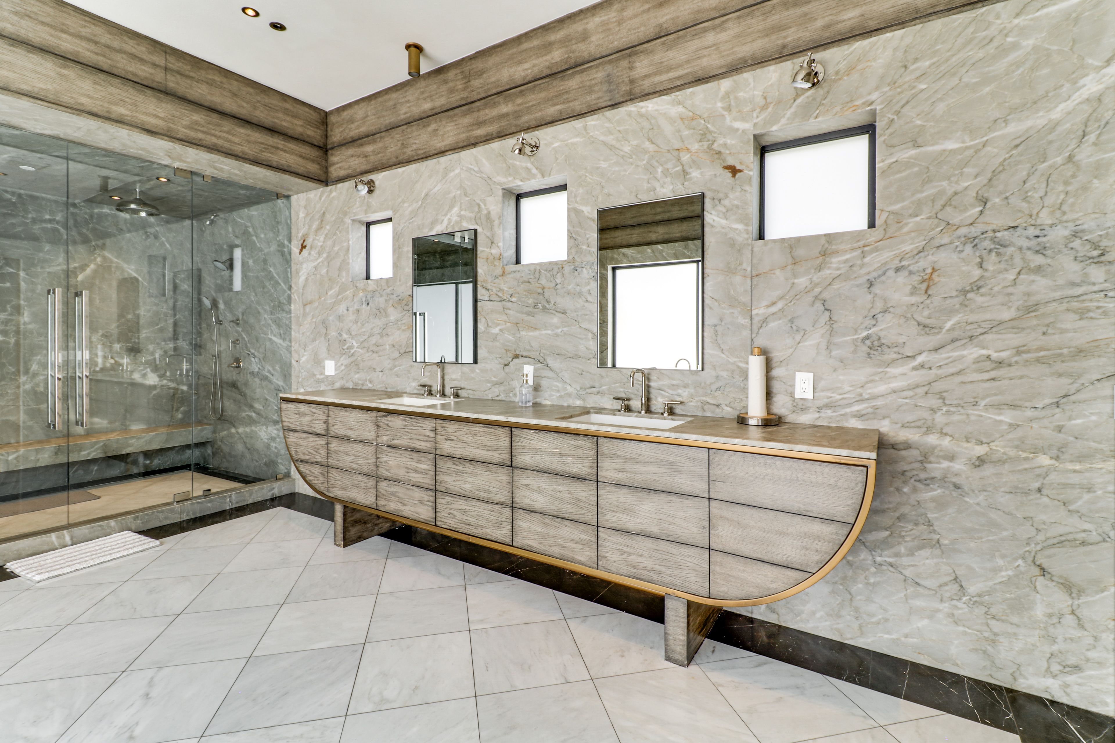 Full Bathroom | 2nd Floor