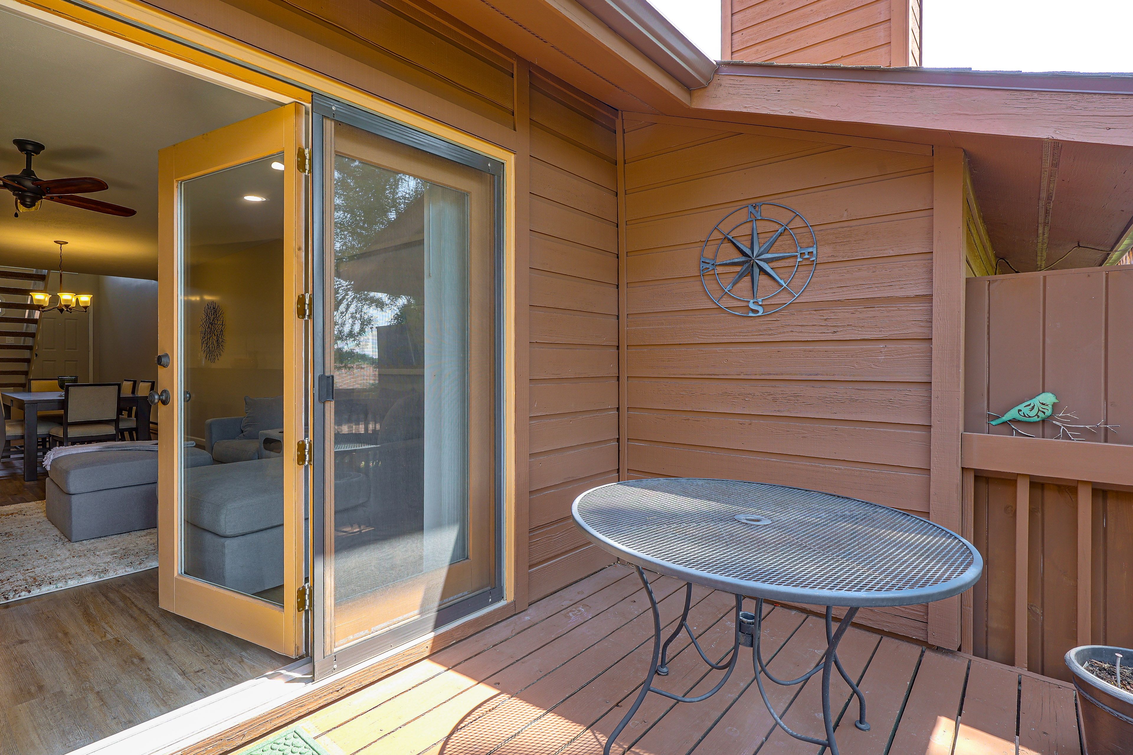 Private Balcony w/ Dining