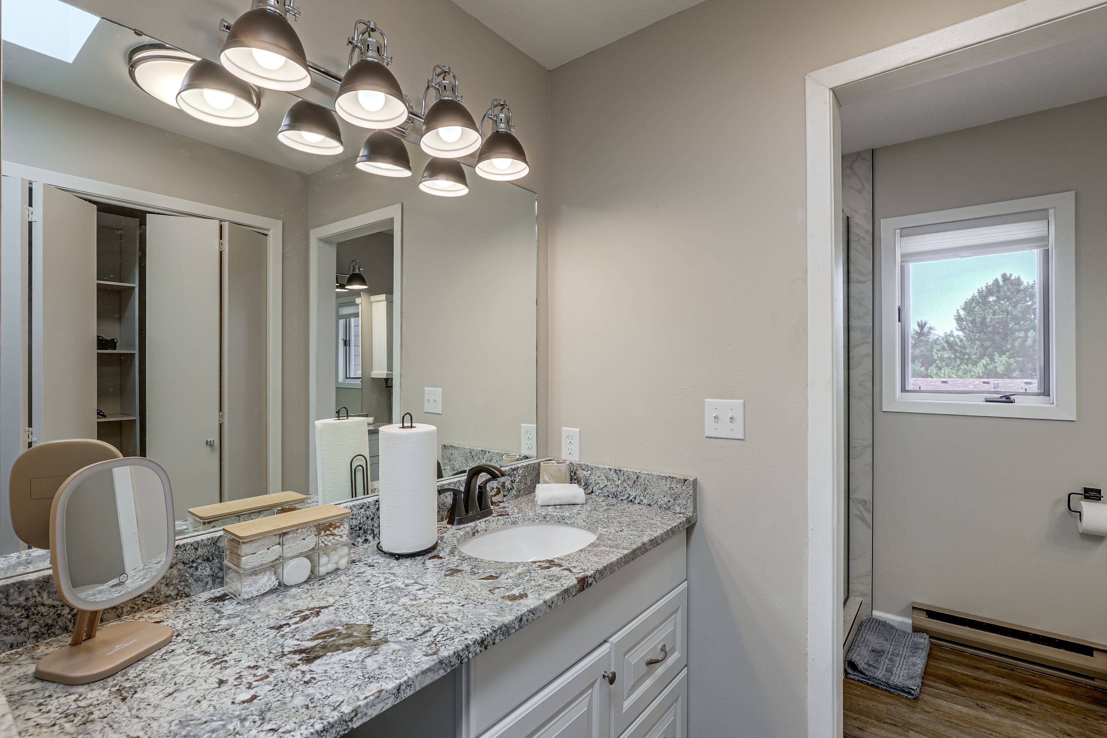 Full Bath | 2nd Floor