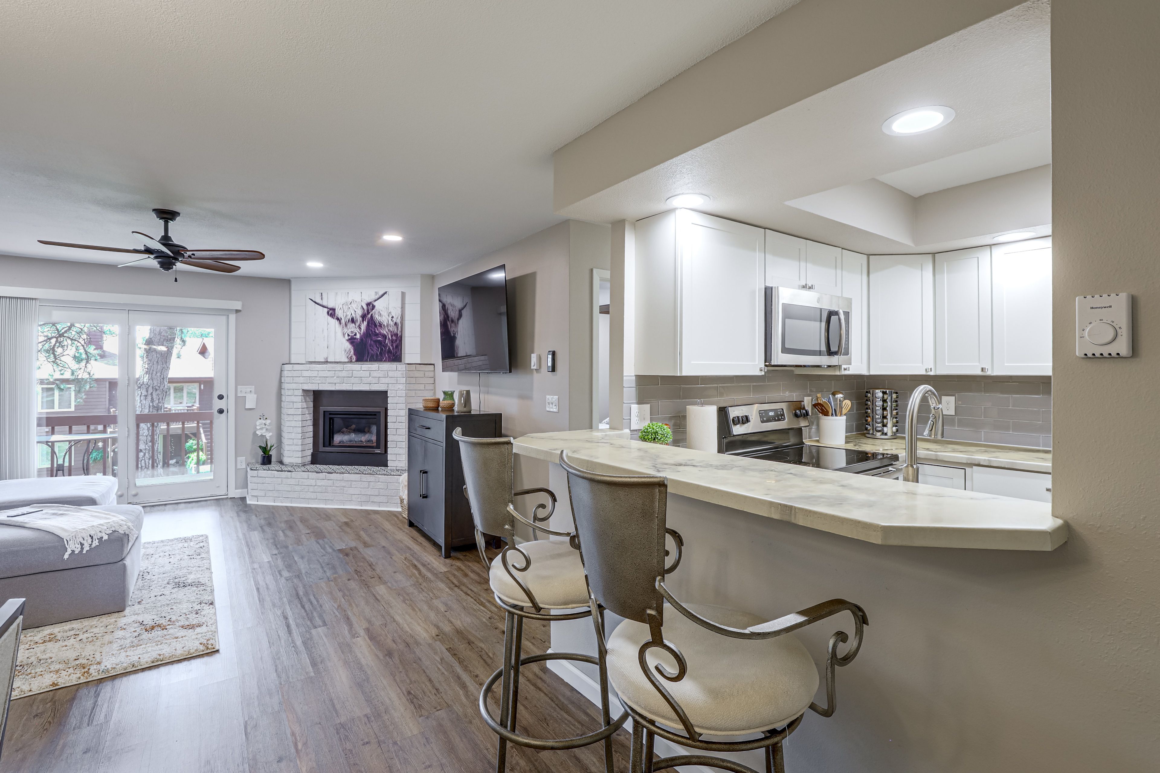Kitchen | Breakfast Bar