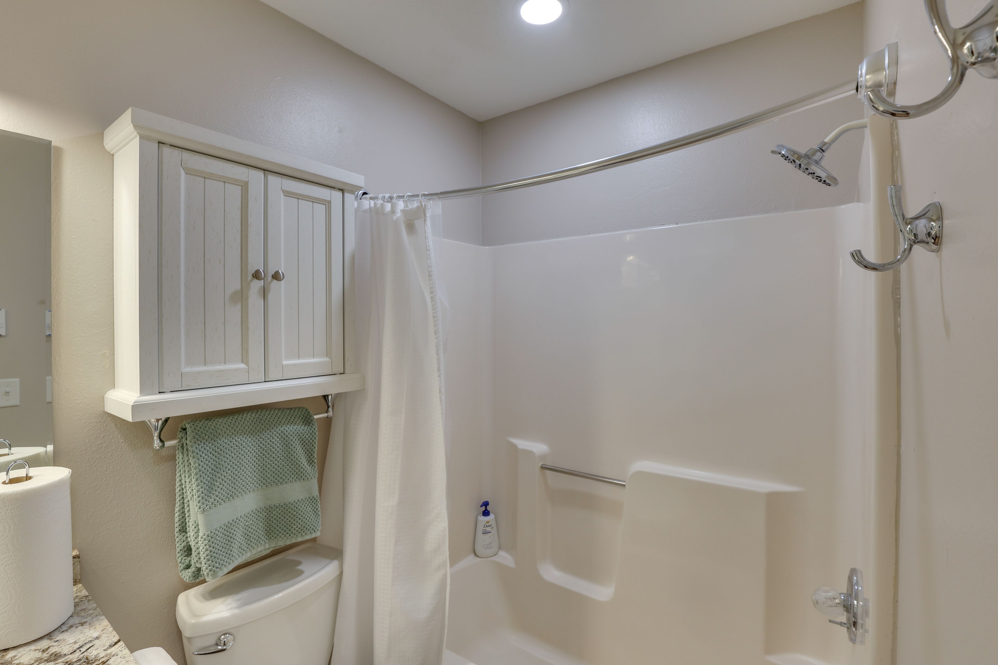 Full Bath | 2nd Floor