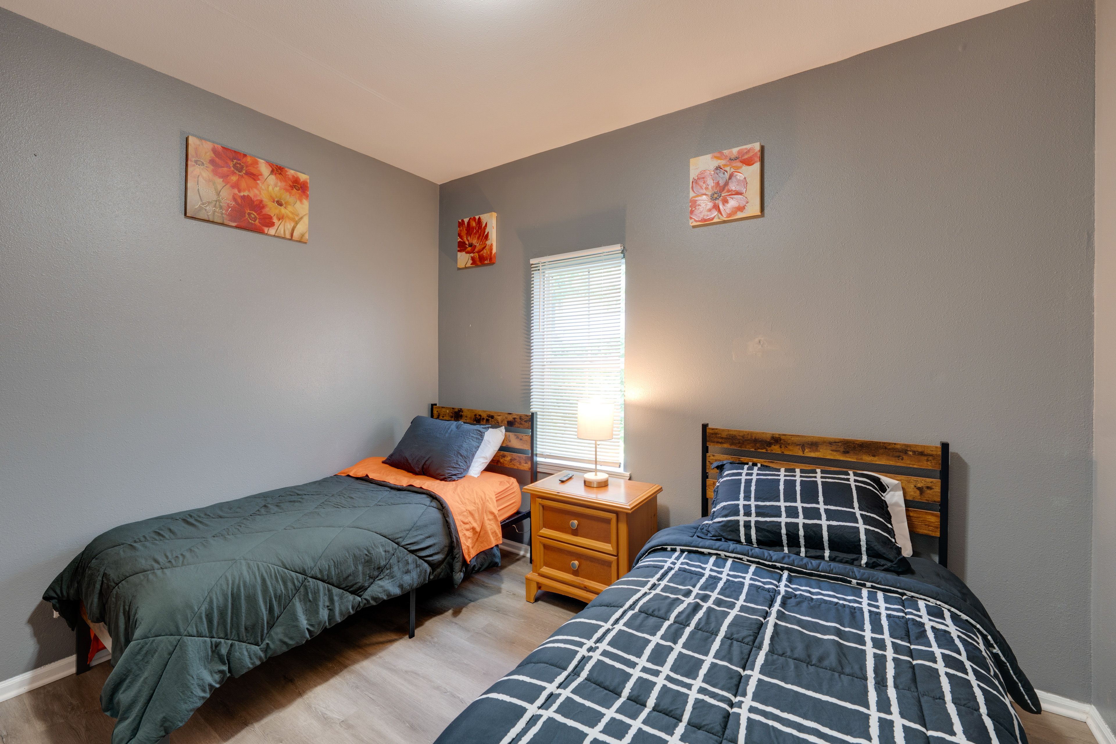 Bedroom 1 | 2 Twin Beds | 1st Floor