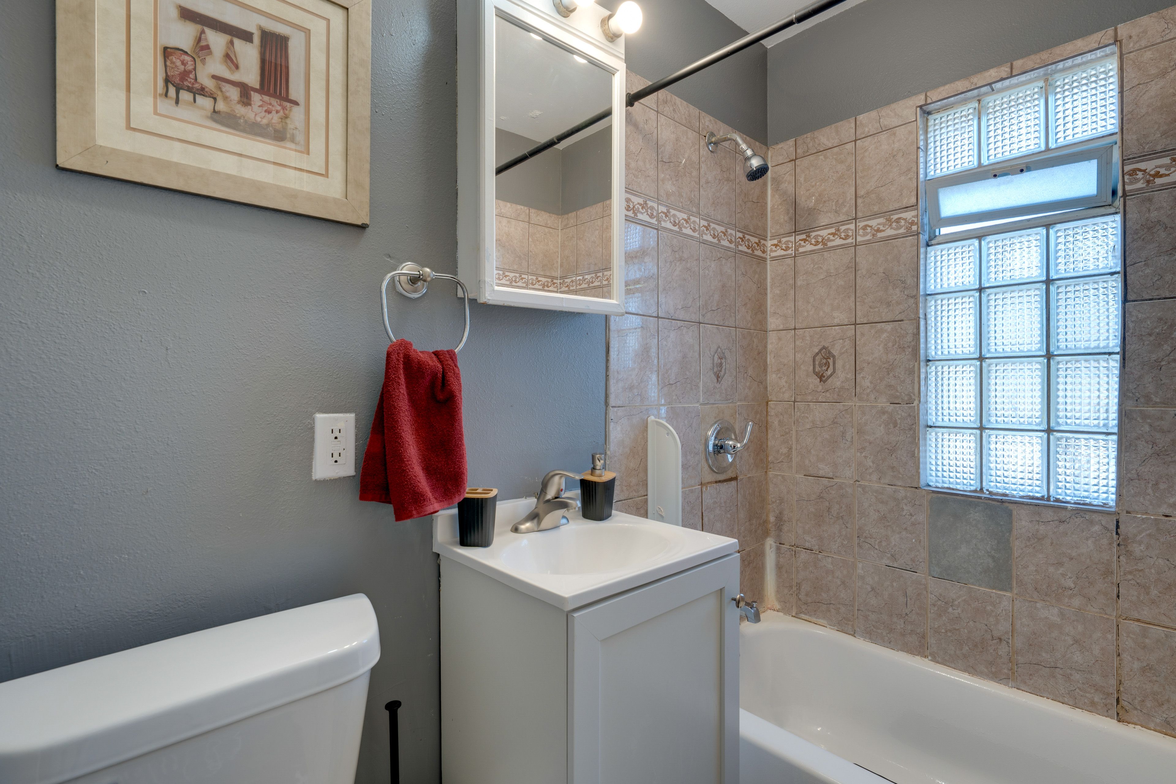 Bathroom | 2nd Floor