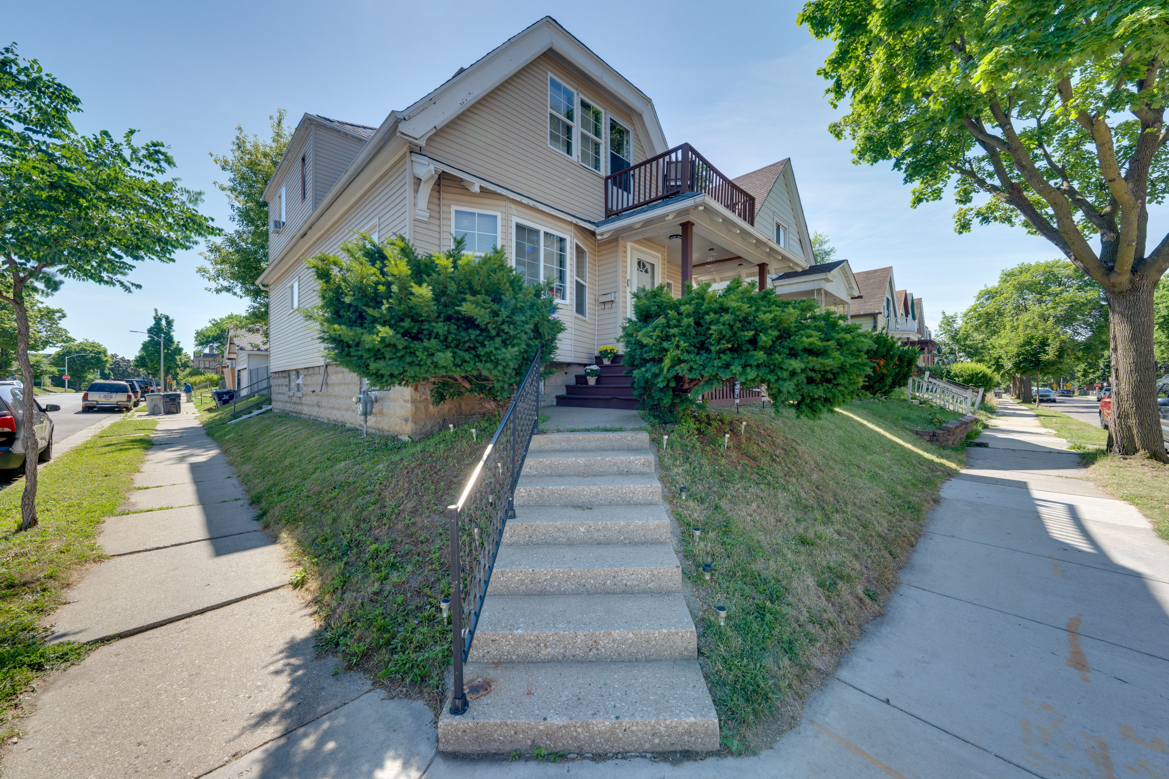 Milwaukee Vacation Rental | 4BR | 2BA | 1,600 Sq Ft | Stairs Required