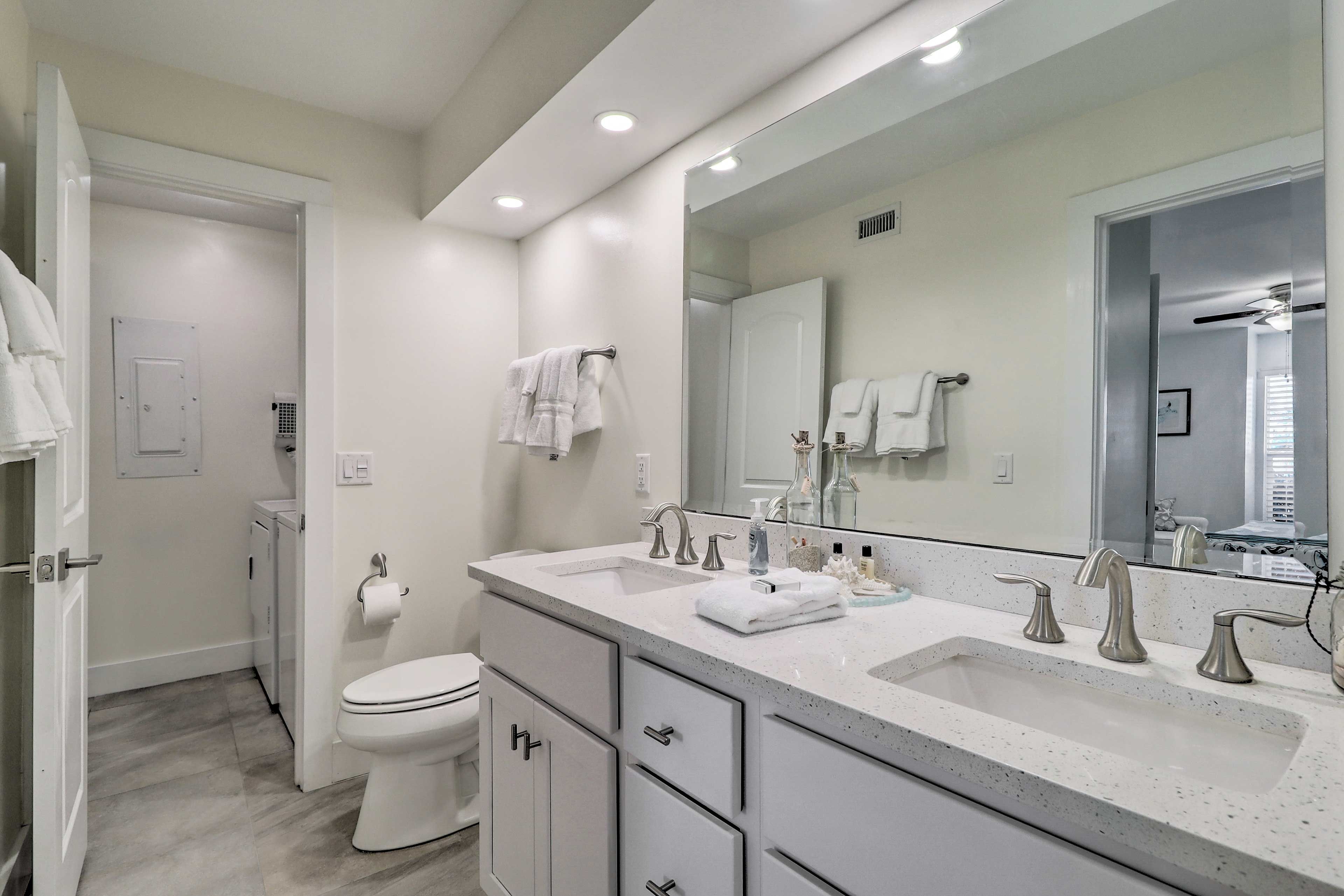 Unit A | Full Bathroom