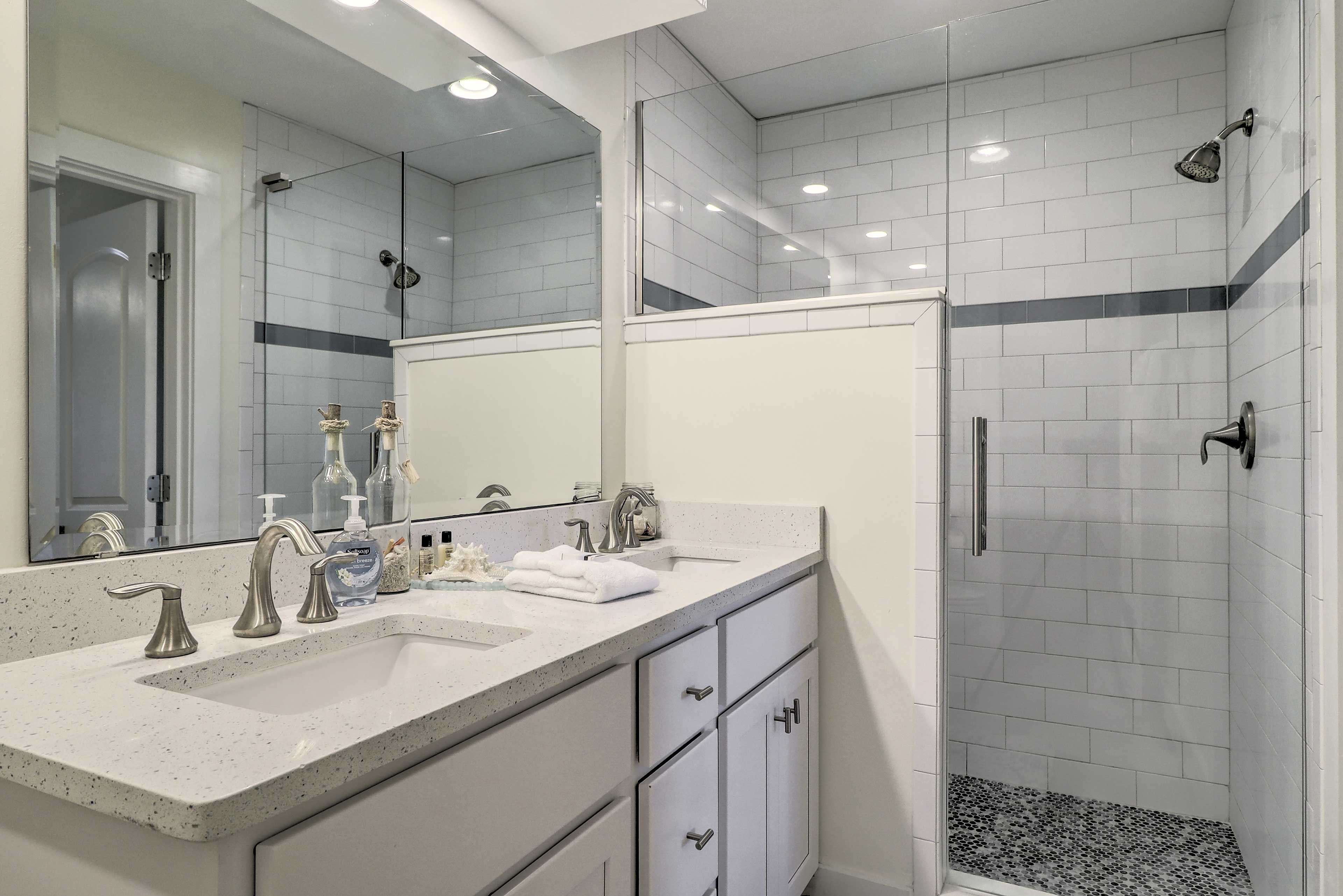 Unit A | Full Bathroom
