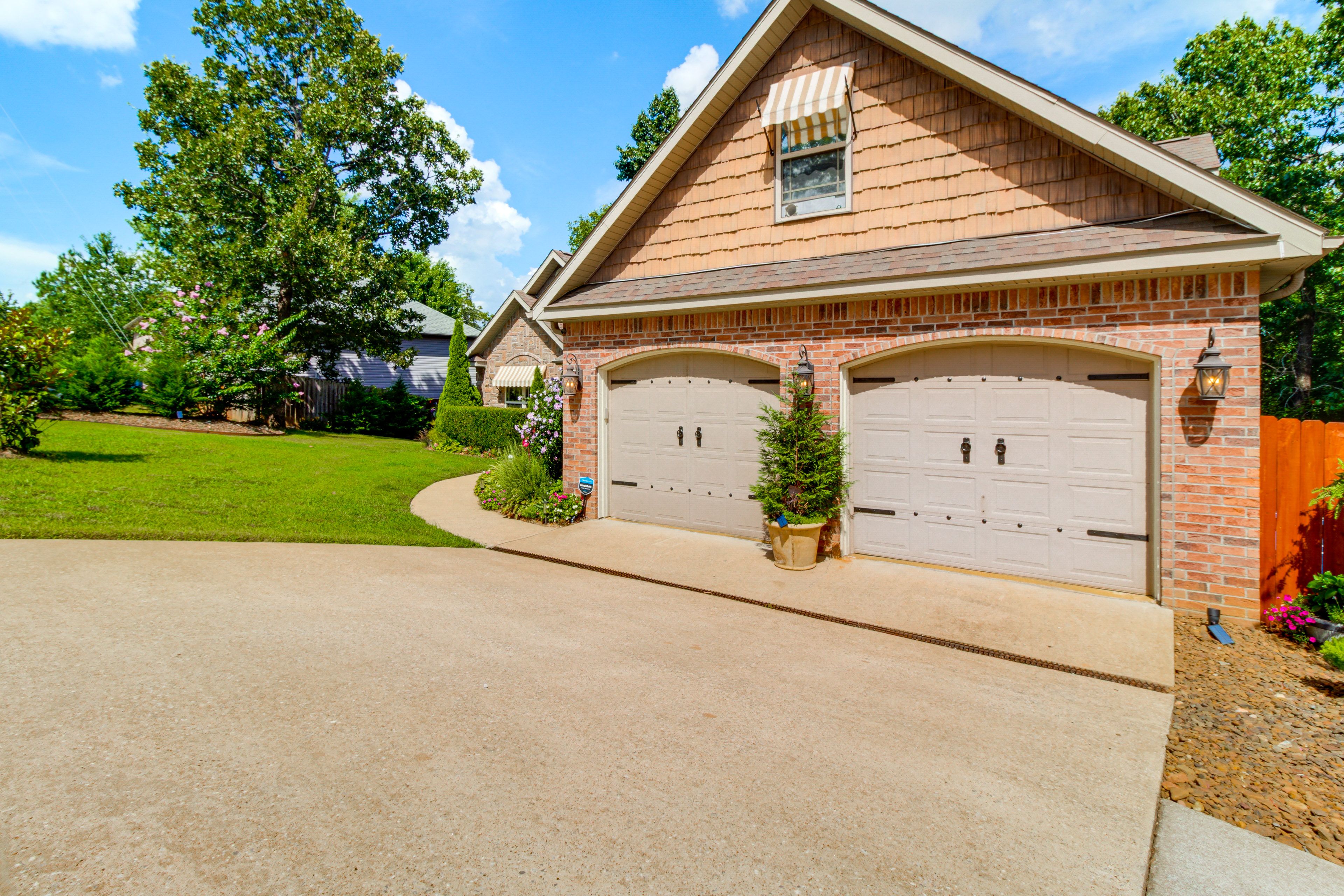 Shared Driveway Parking | 4 Vehicles