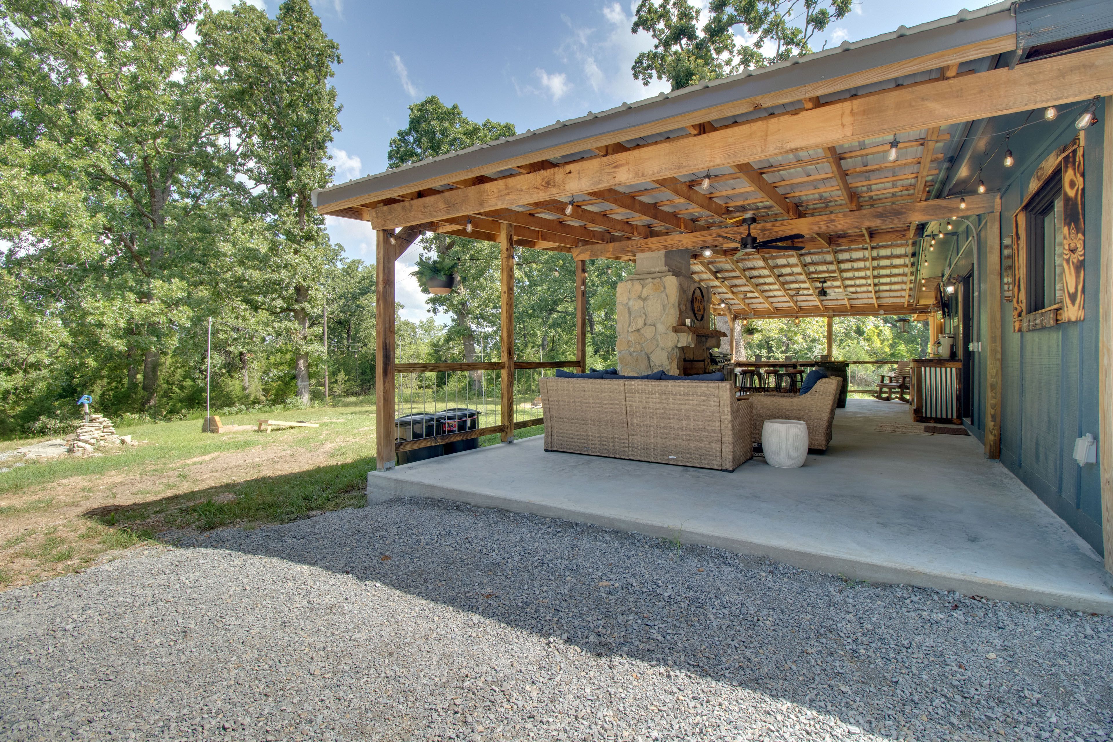 Exterior | Driveway (3 Vehicles)