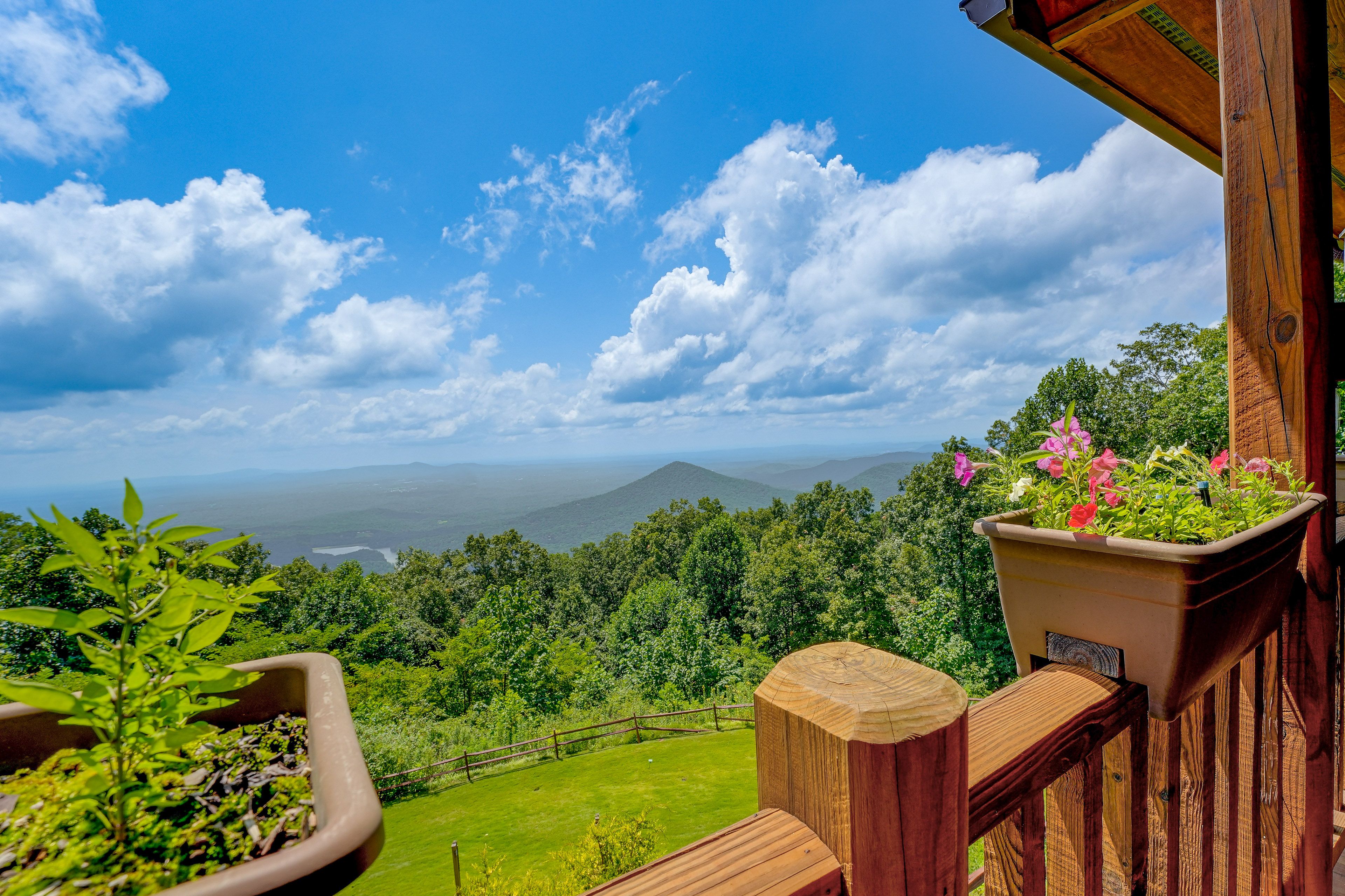 Jasper Vacation Rental | 3BR | 3BA | 3,300 Sq Ft