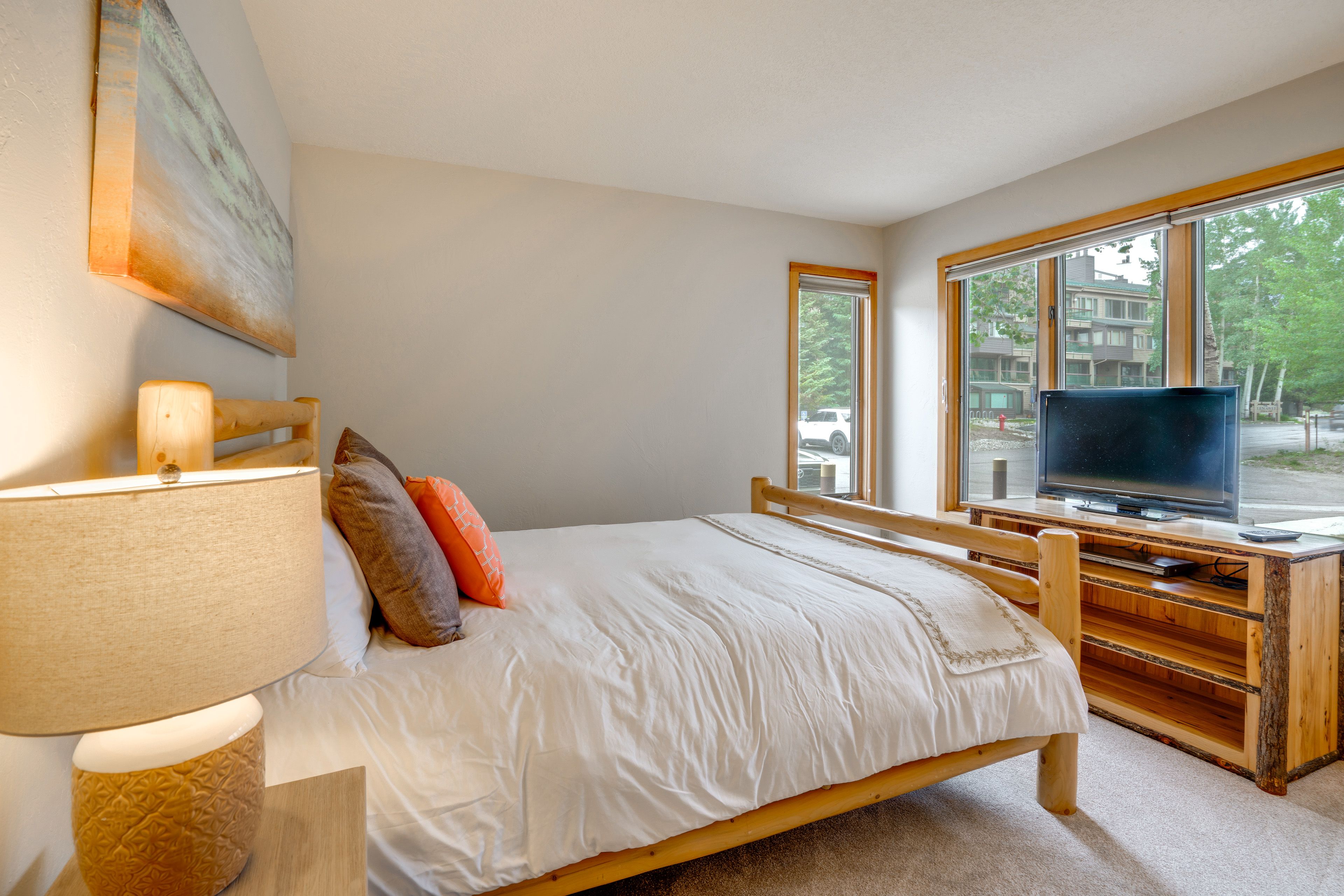 Bedroom 2 | Queen Bed