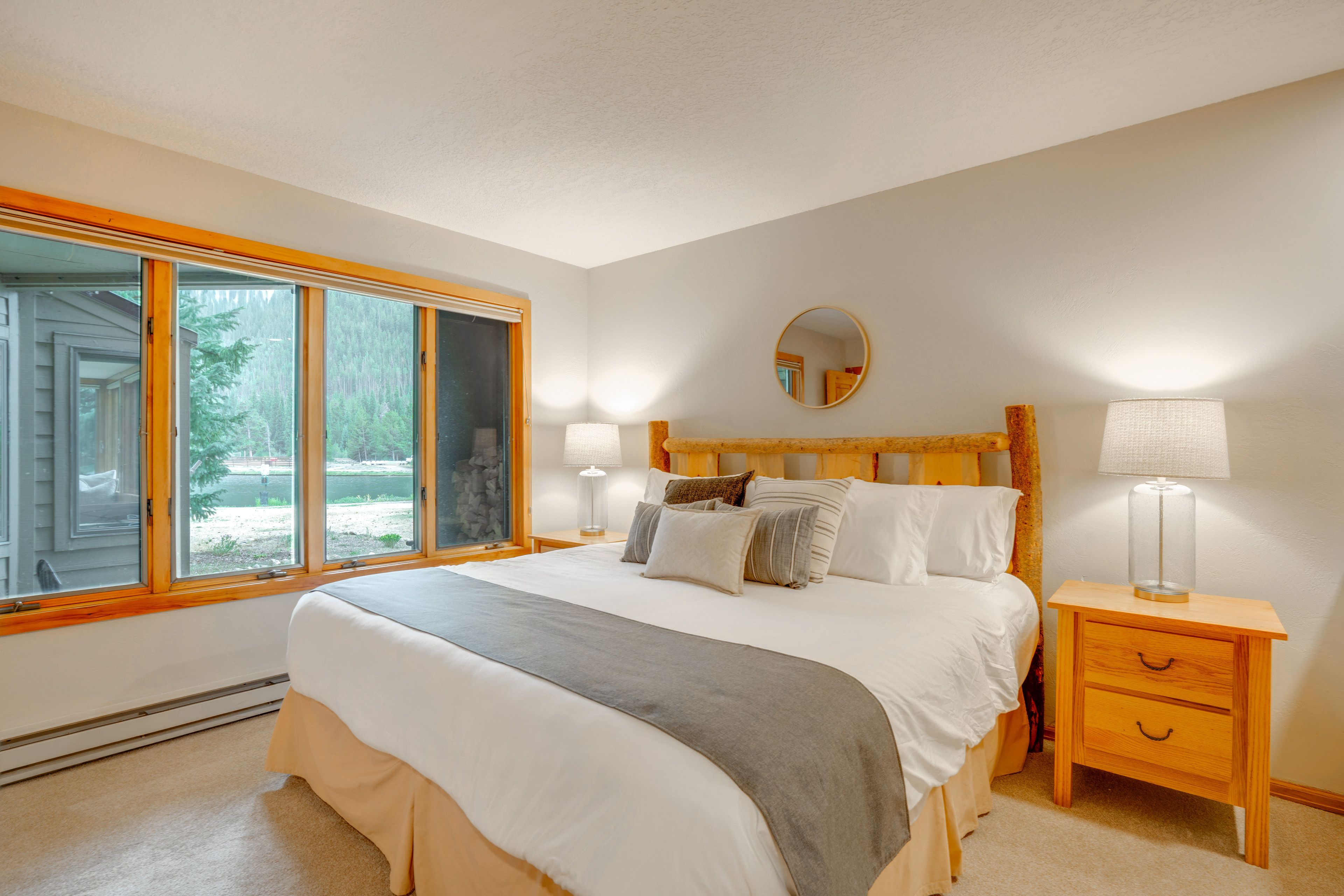 Bedroom 1 | King Bed