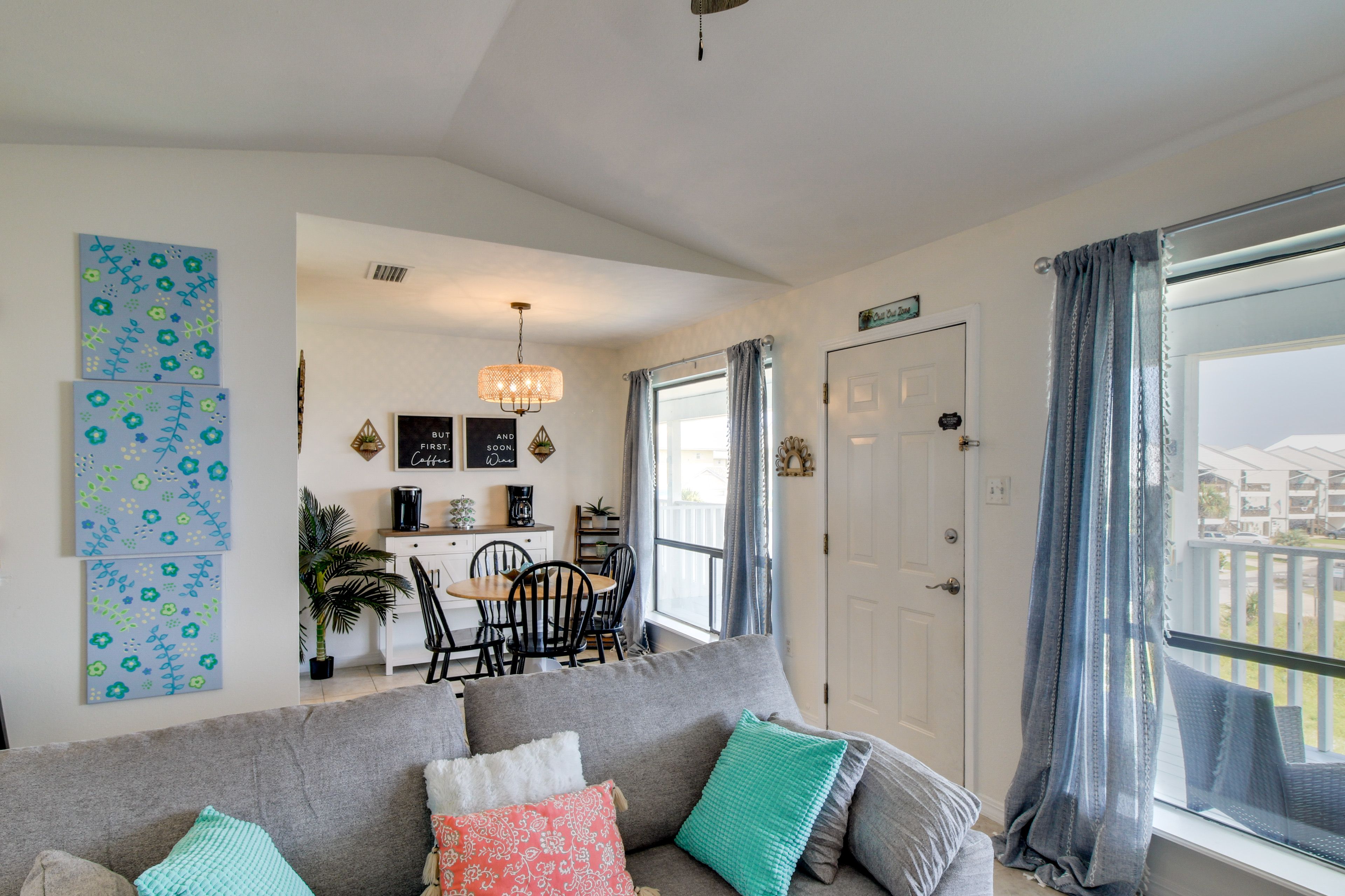Navarre Vacation Rental | 2BR | 1BA | 900 Sq Ft | Stairs to Enter