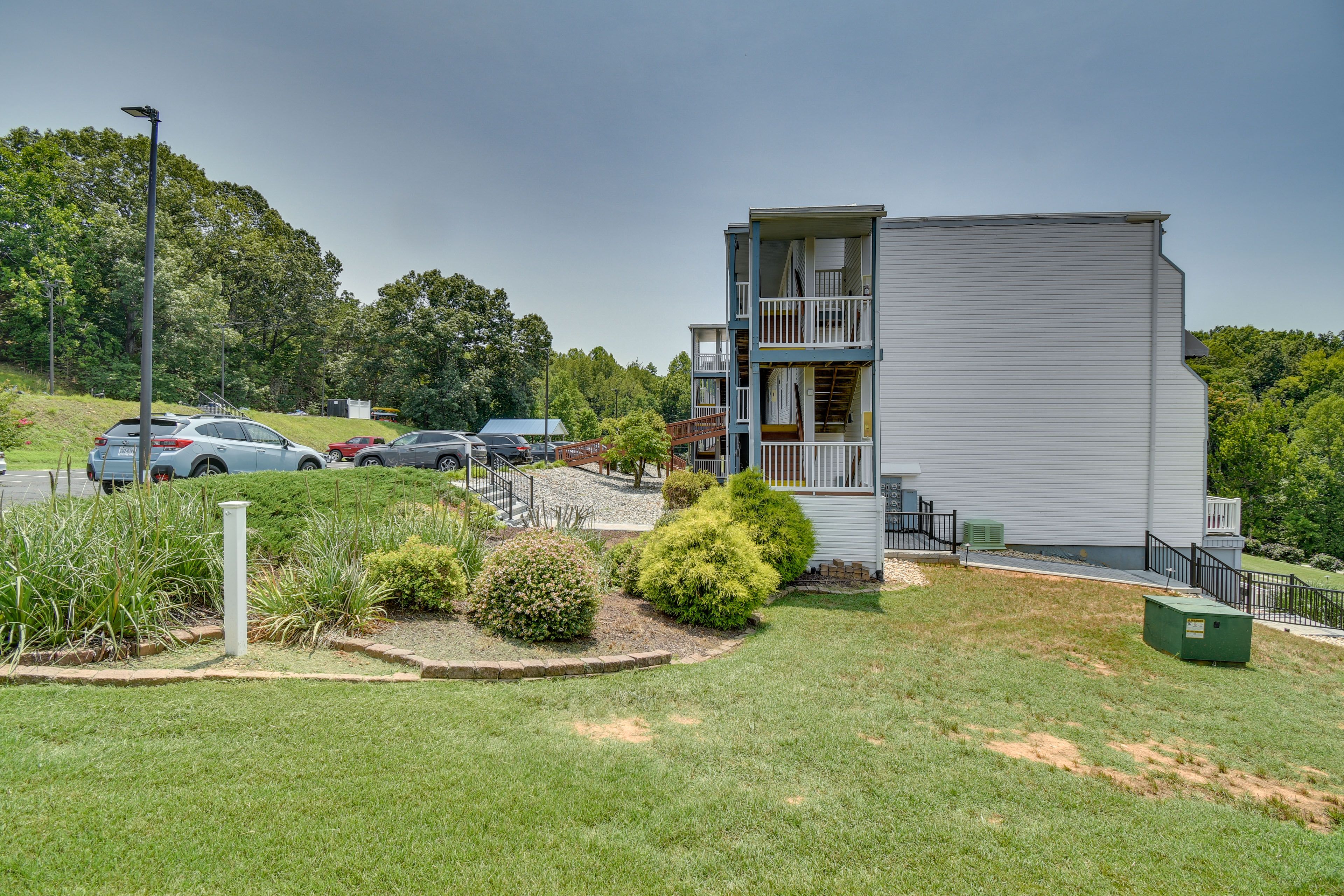 Parking | Handicap Spot (1 Vehicle) | Open Community Lot | Boat Parking