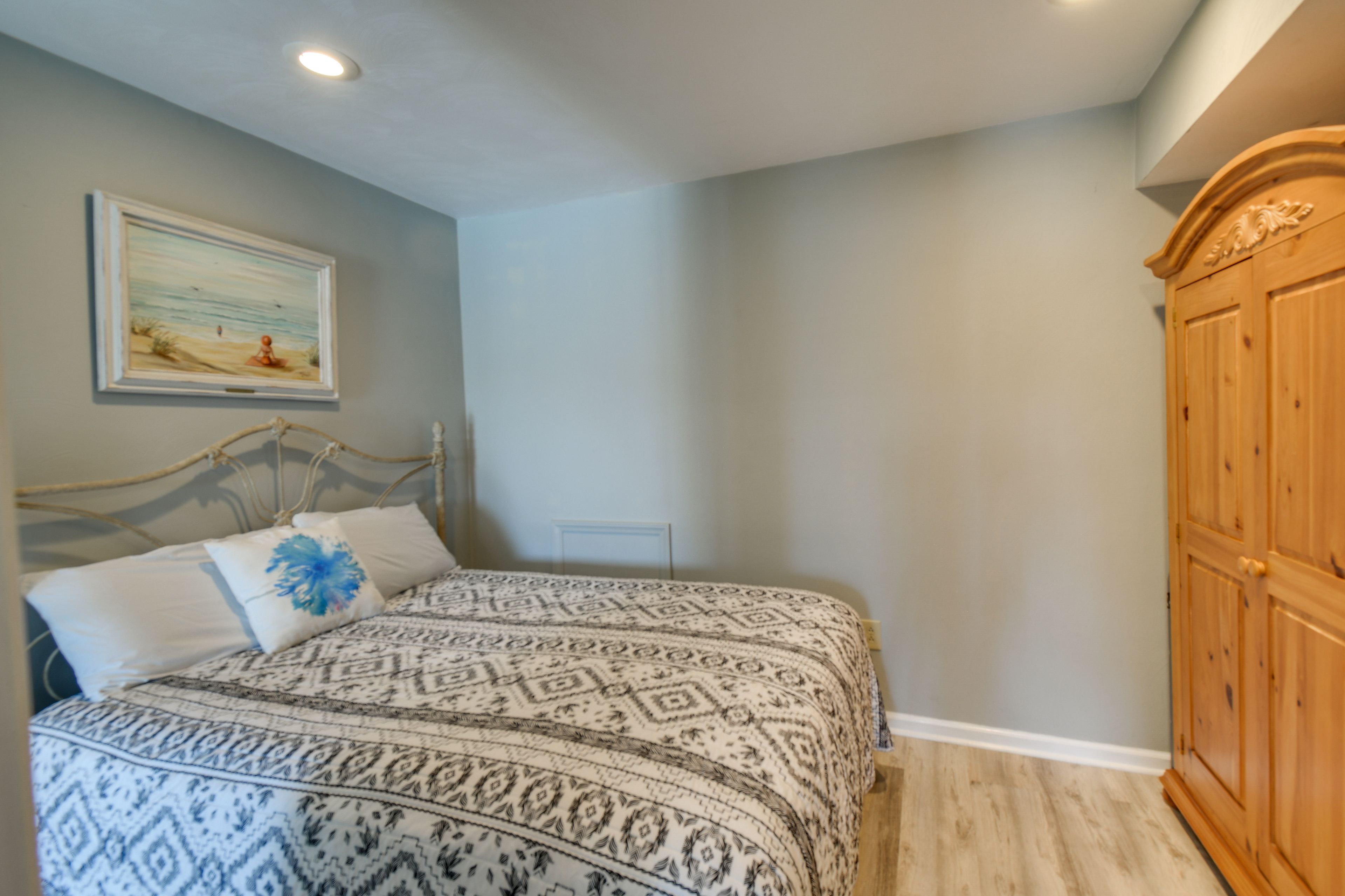 Bedroom | Queen Bed