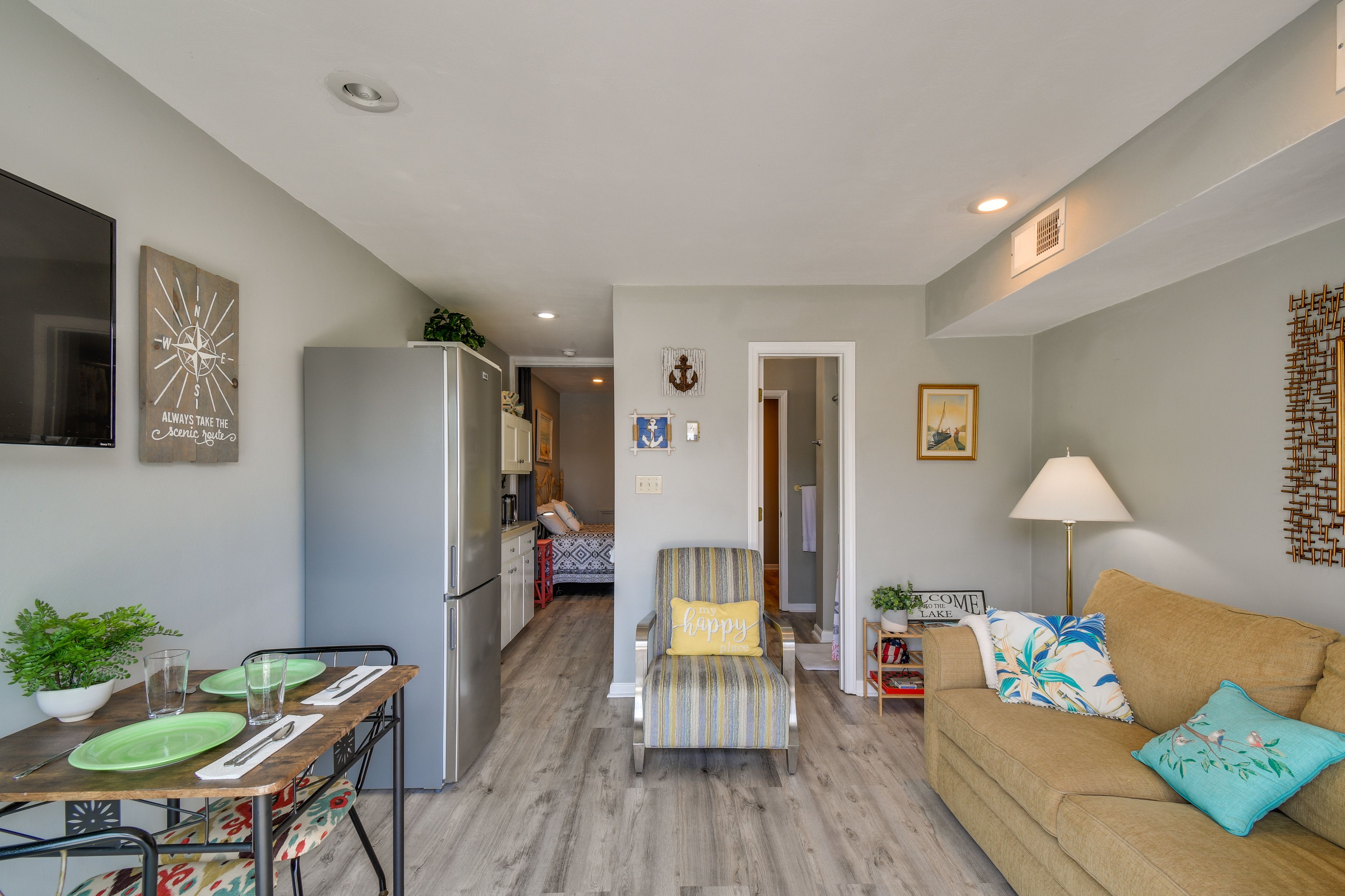 Living Area | Dining Table