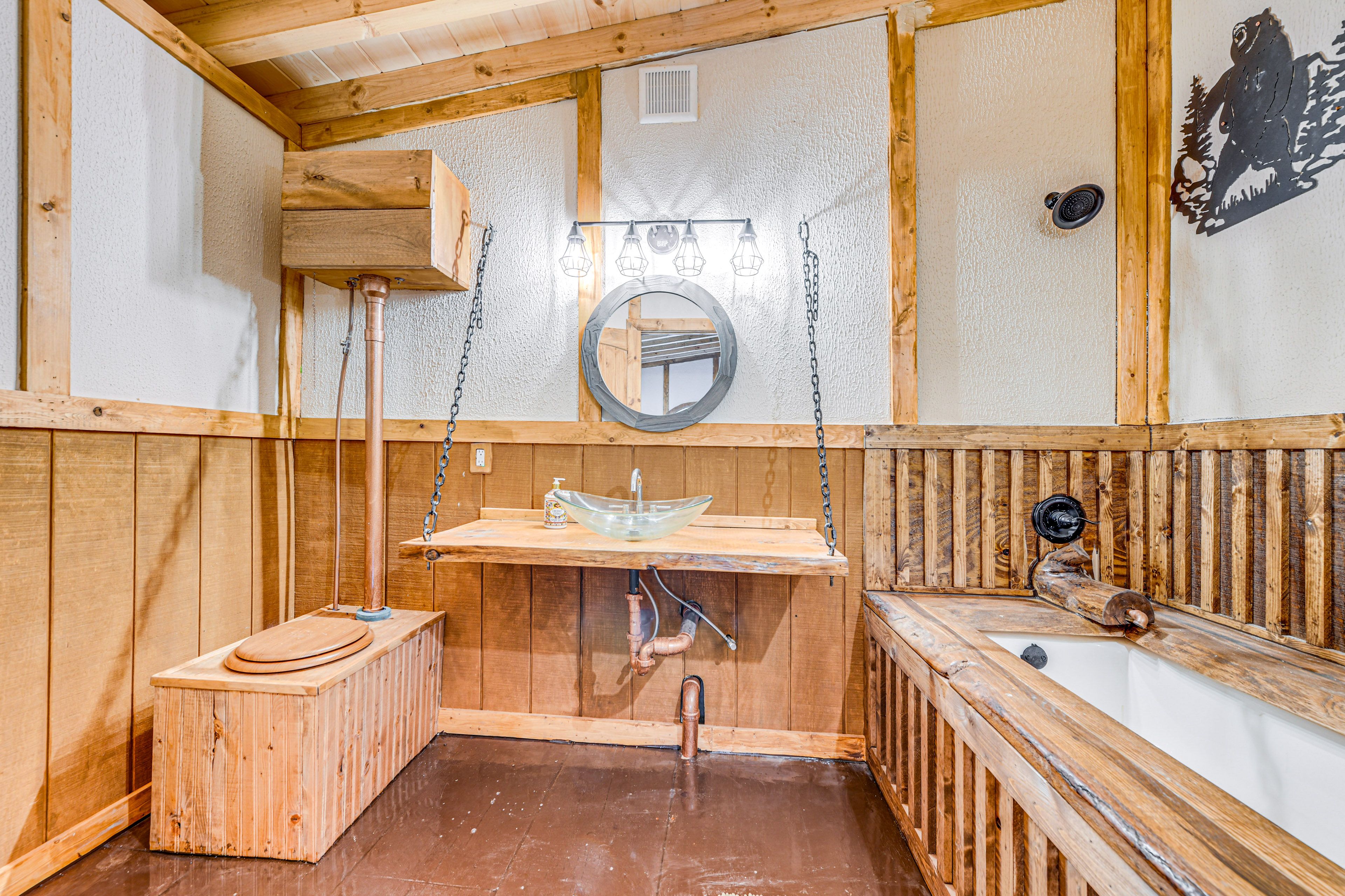 Hobbit House | En-Suite Bathroom