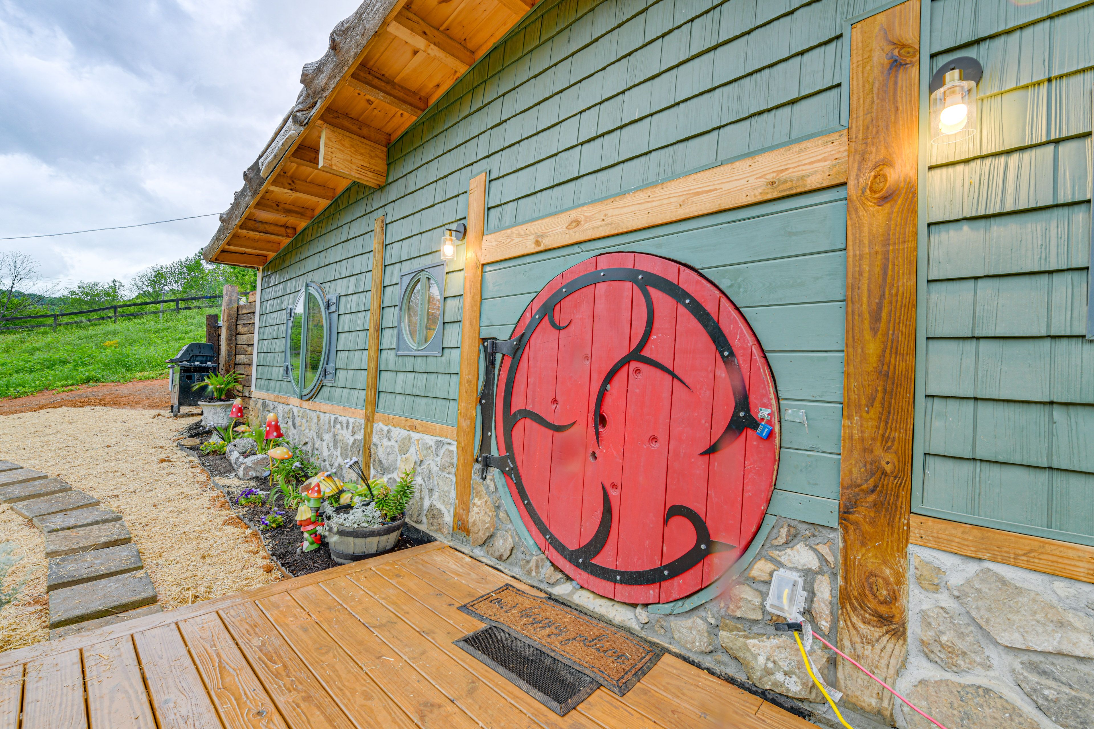 Hobbit House | Exterior | Single-Level Home