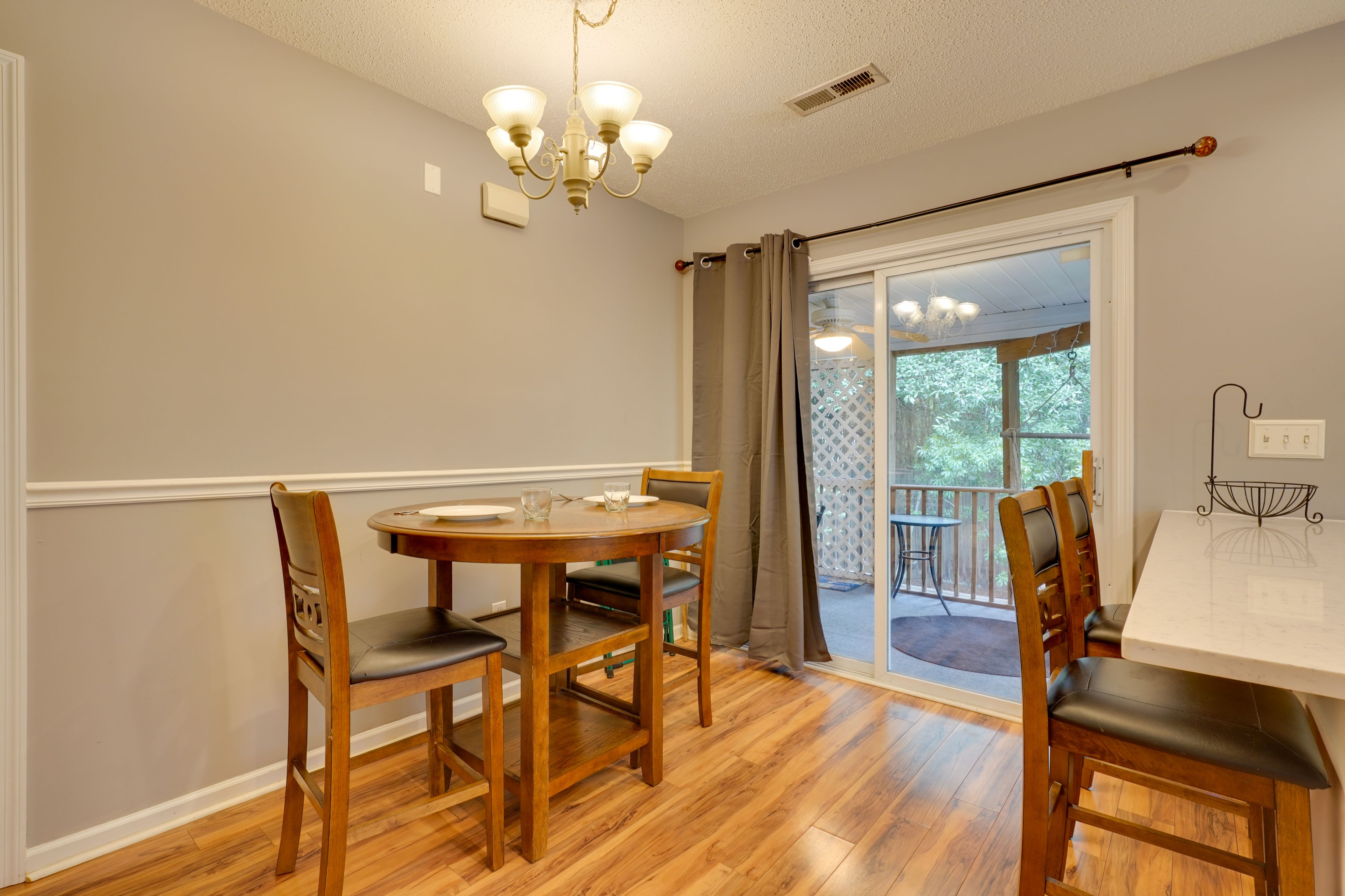Dining Area | Dishes & Flatware Provided | 1st Floor