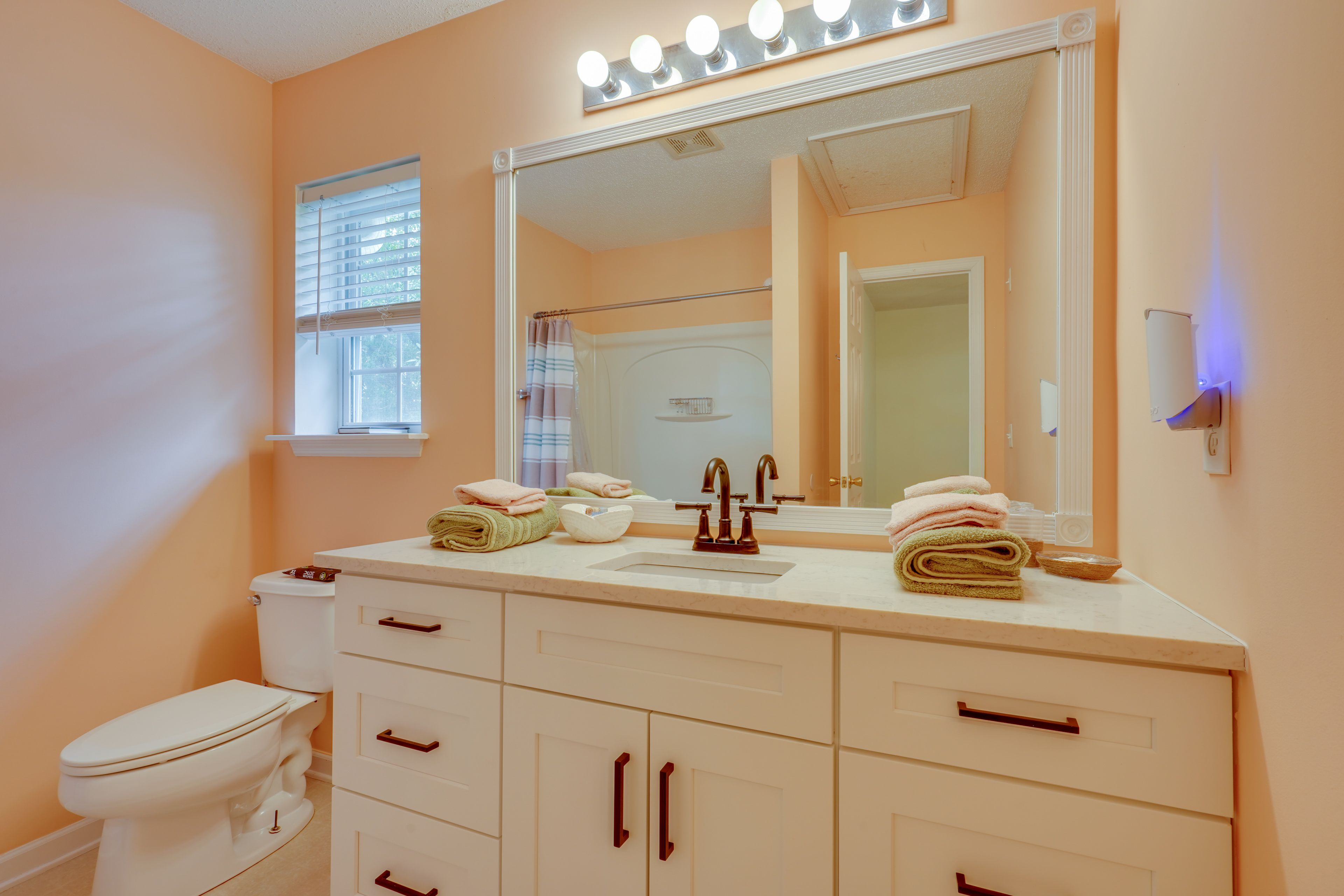 Full Bathroom | 2nd Floor