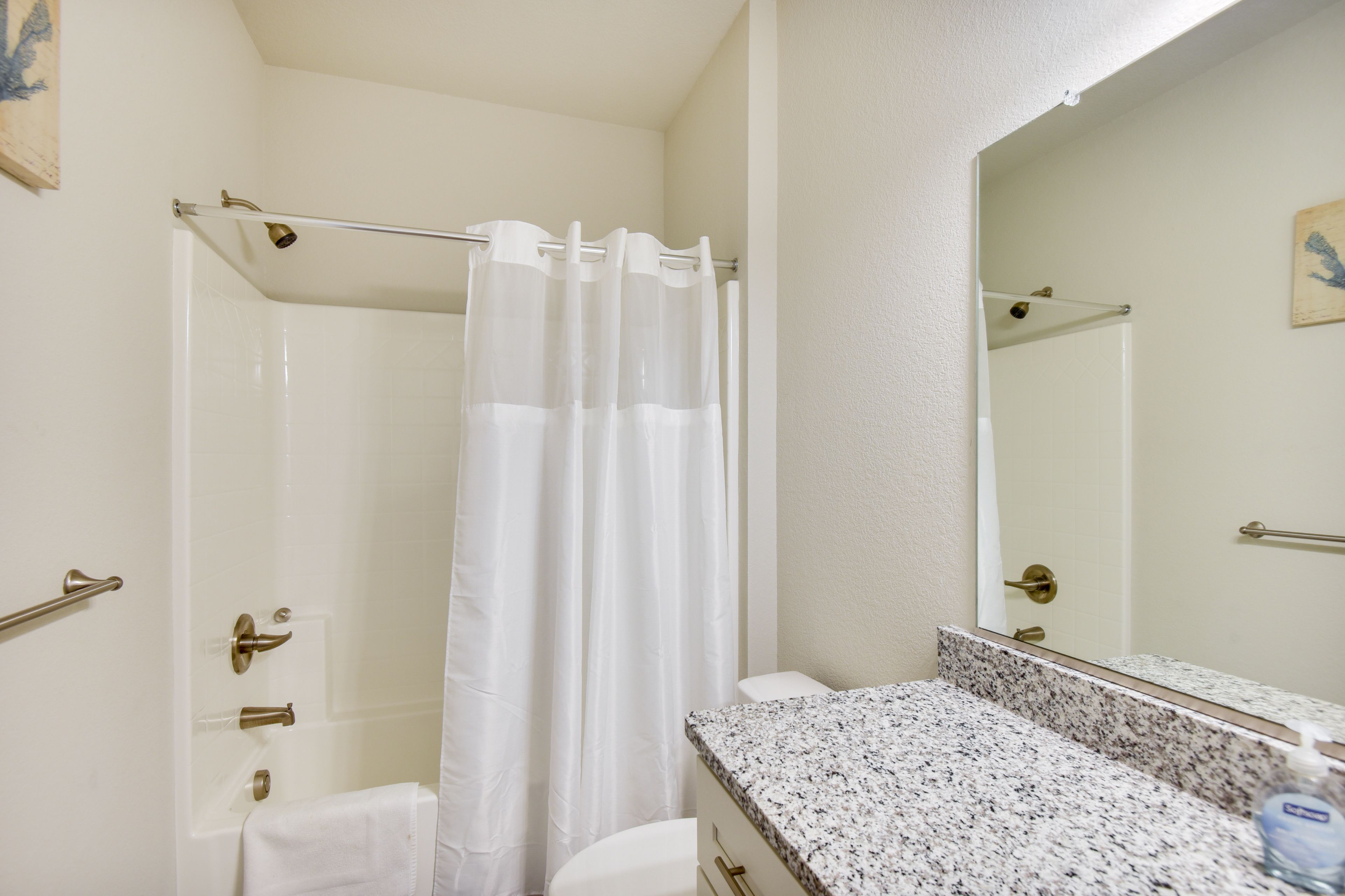 Full Bathroom | 2nd Floor