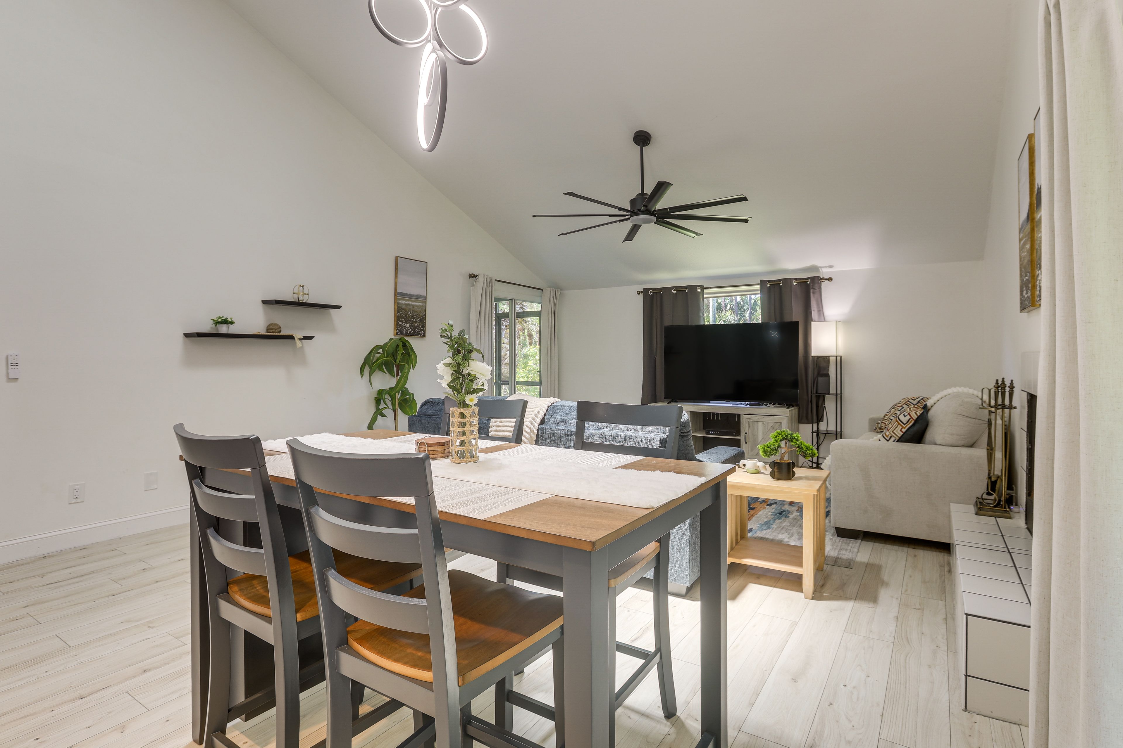 Dining Area | 1st Floor