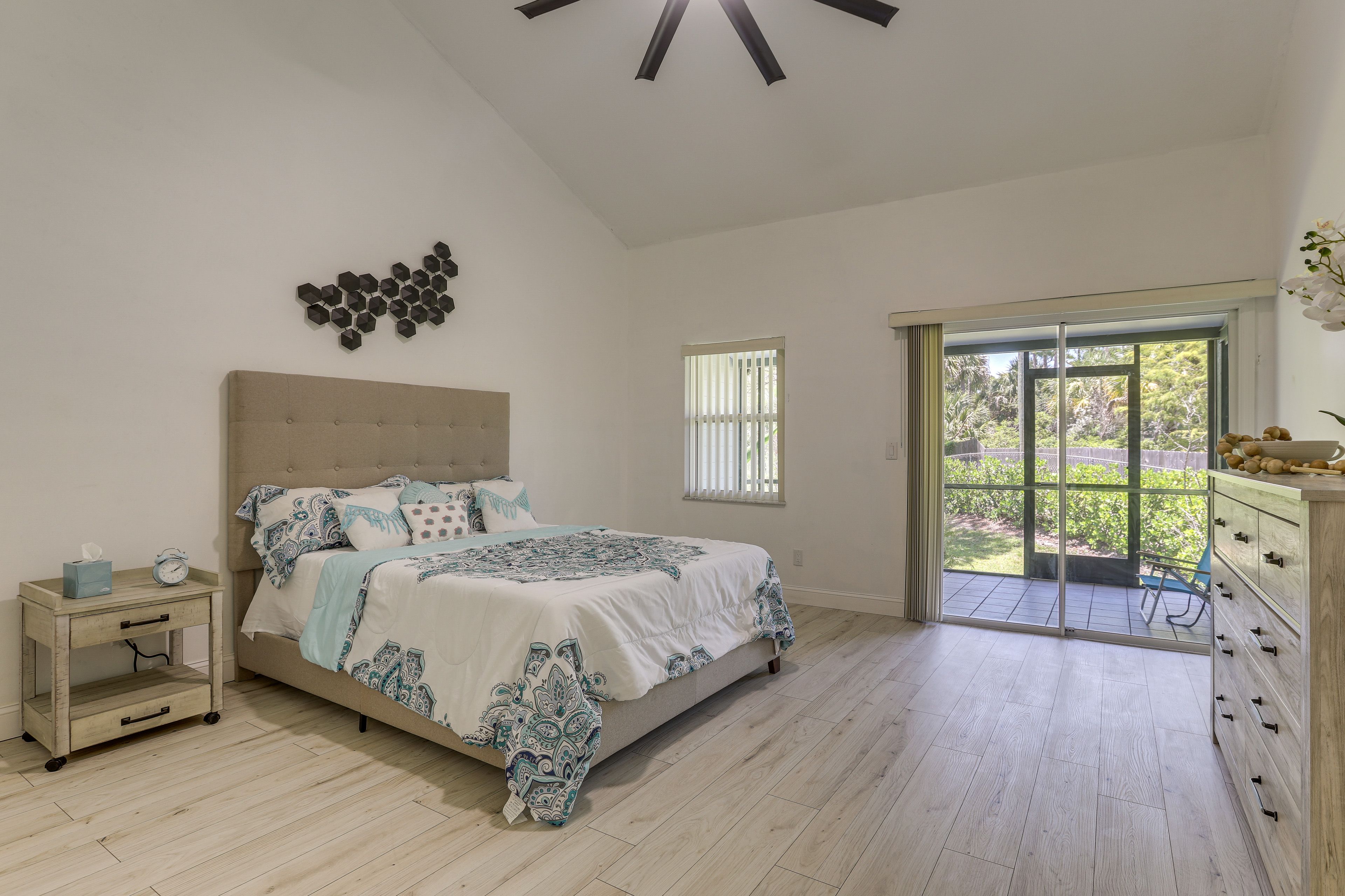 Bedroom 1 | 1st Floor | Queen Bed