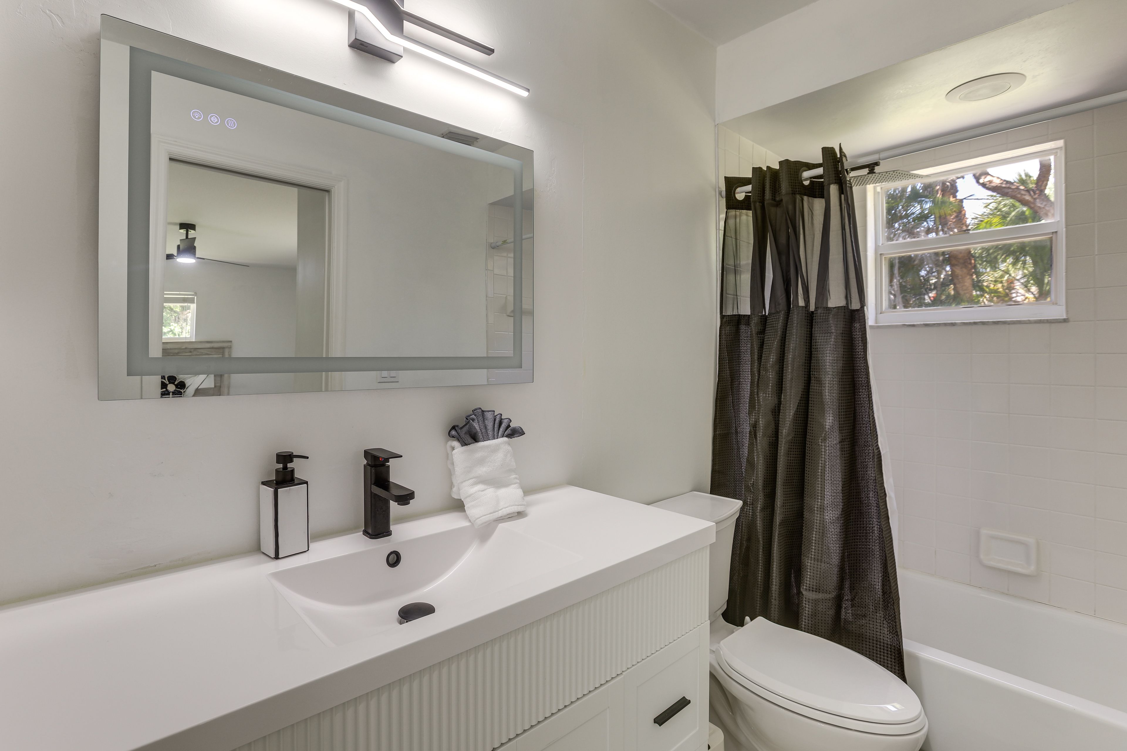 Full Bathroom | 1st Floor