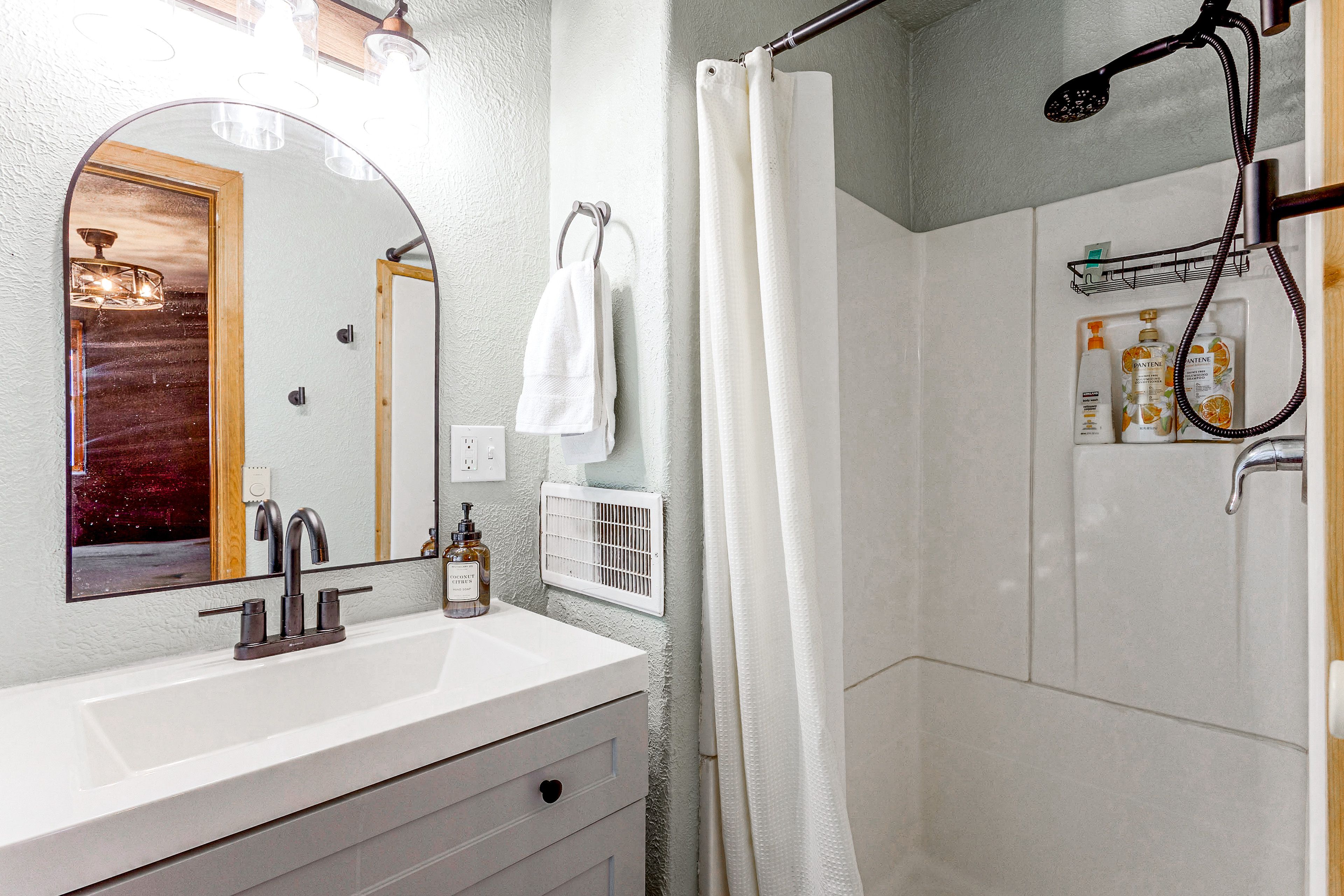 Bathroom | Floor 1