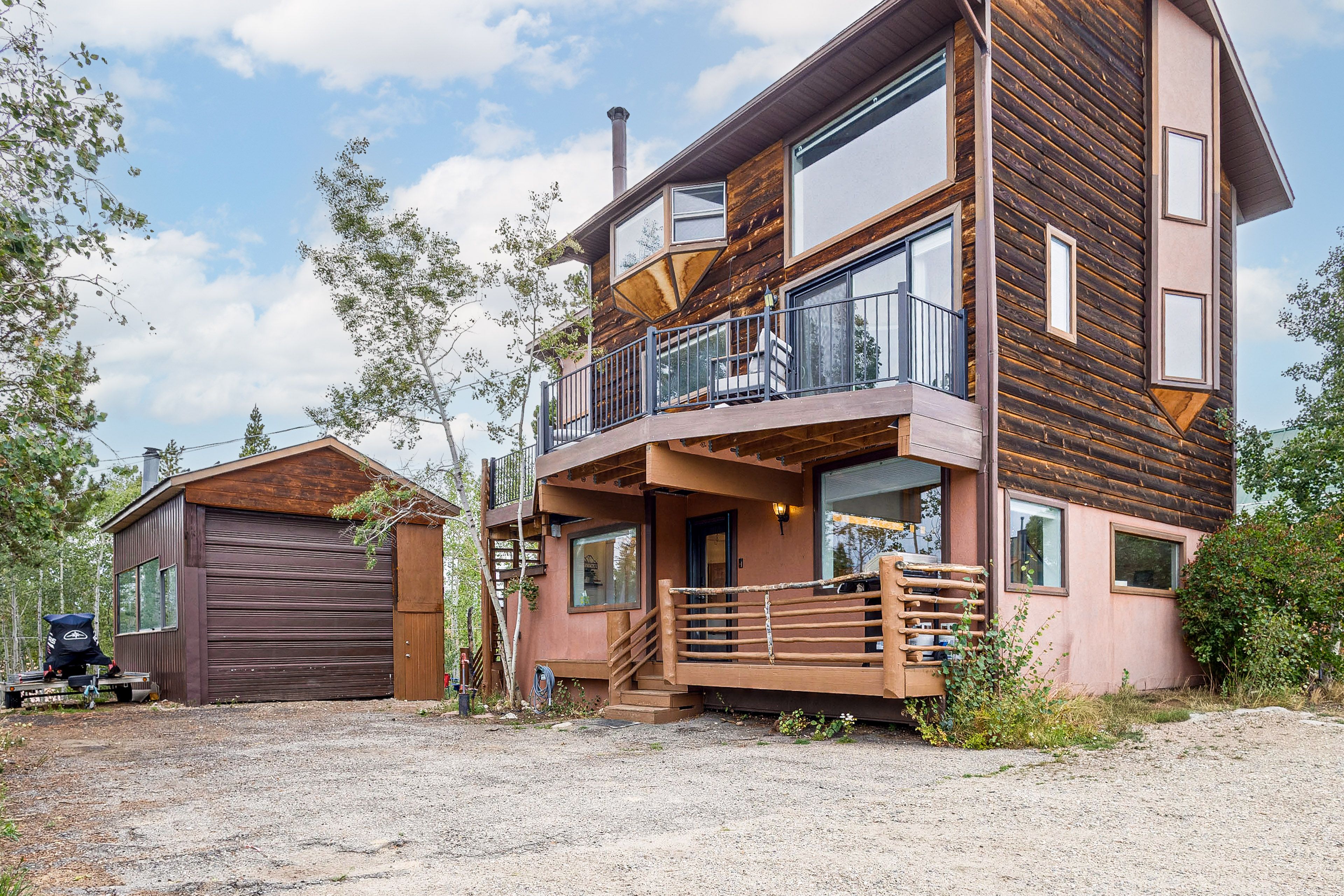 Exterior | Driveway (4 Vehicles)