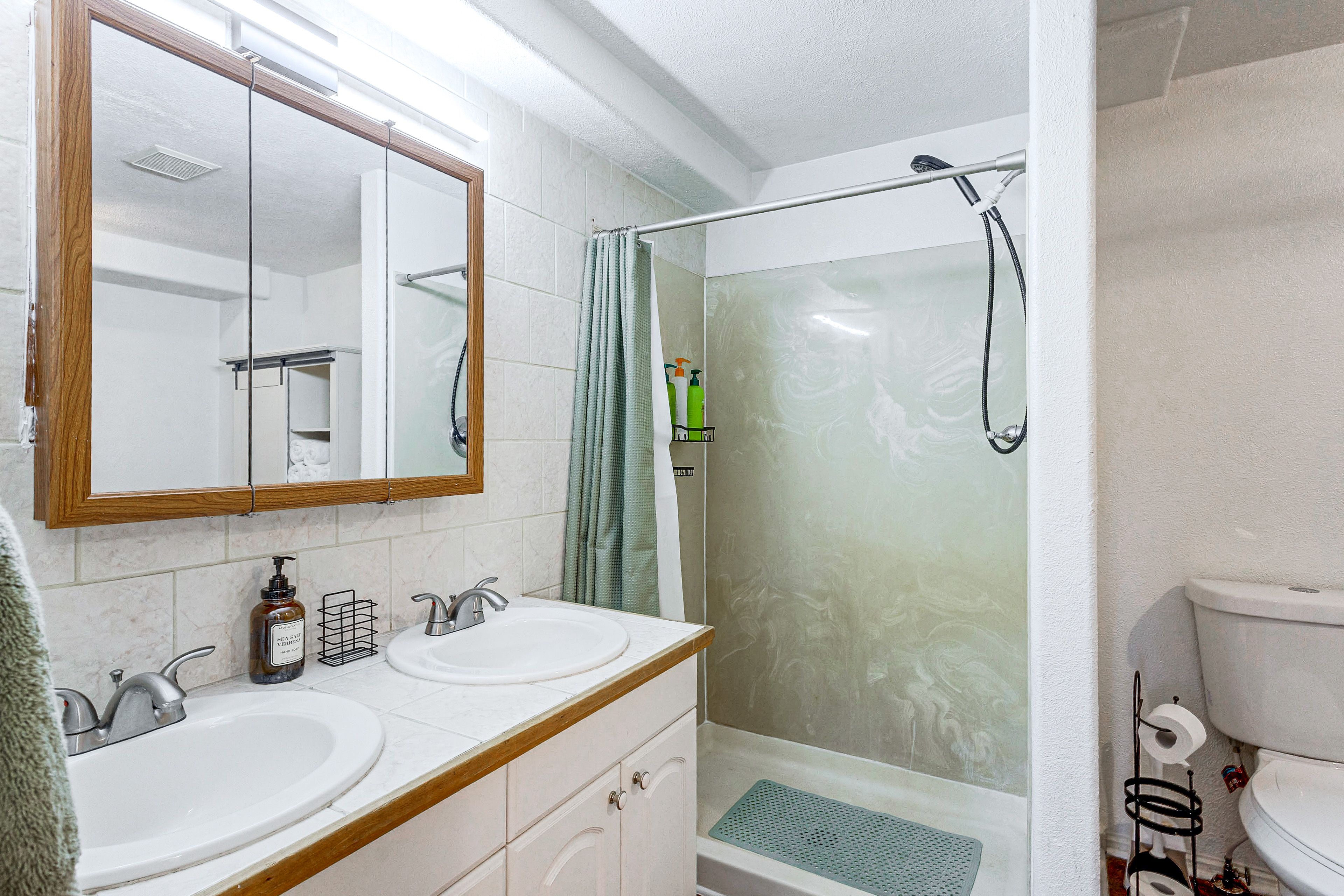 Bathroom | Floor 2