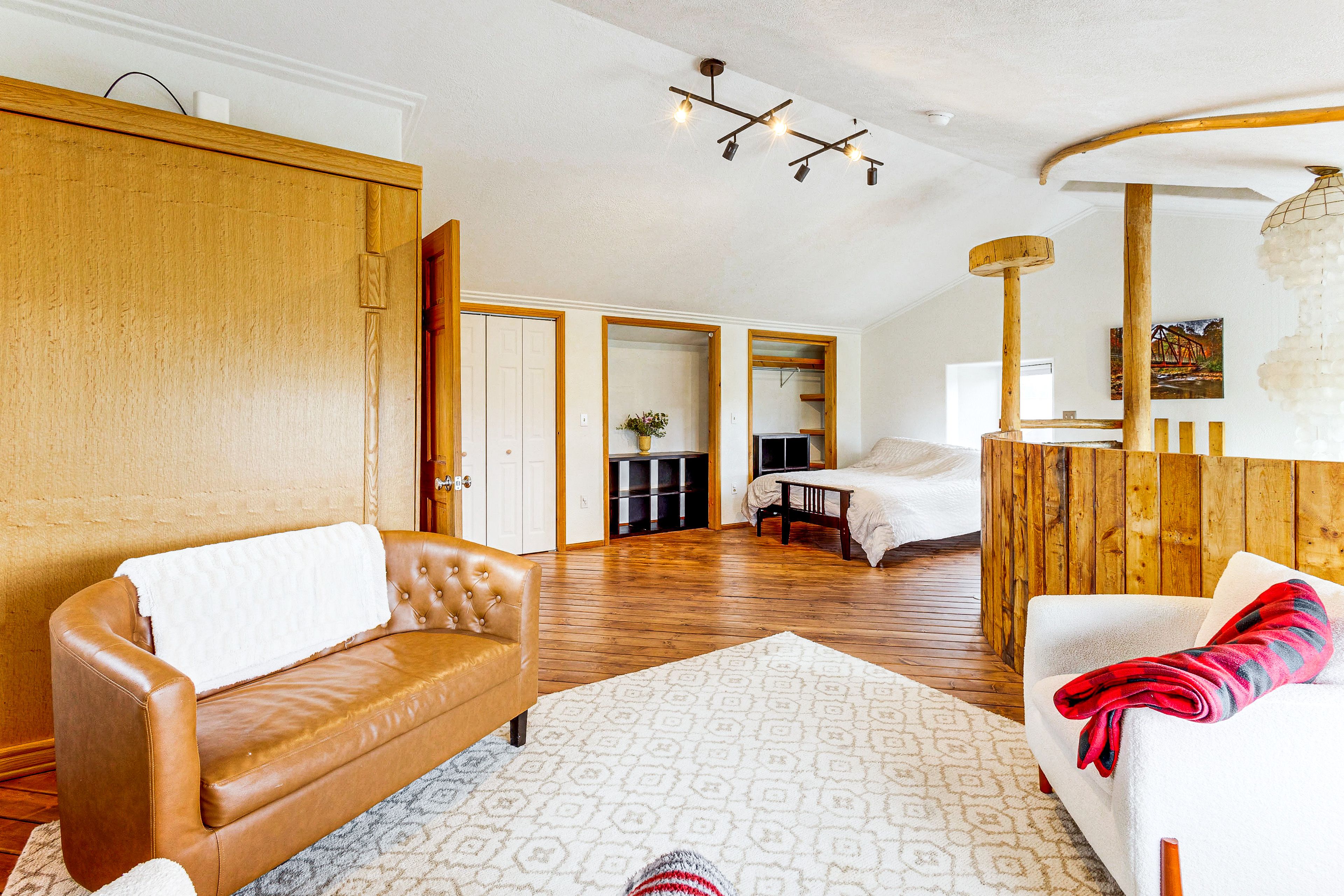 Bedroom | Loft | Queen Futon | Queen Murphy Bed | Floor 3