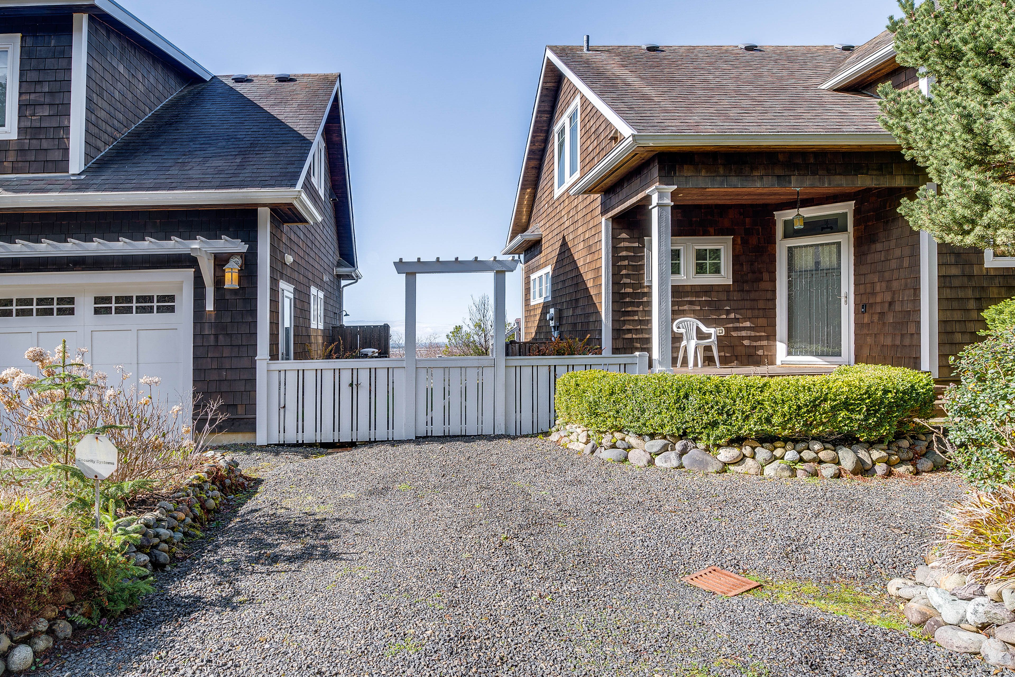 Parking | Driveway (4 Vehicles) | No Garage Parking