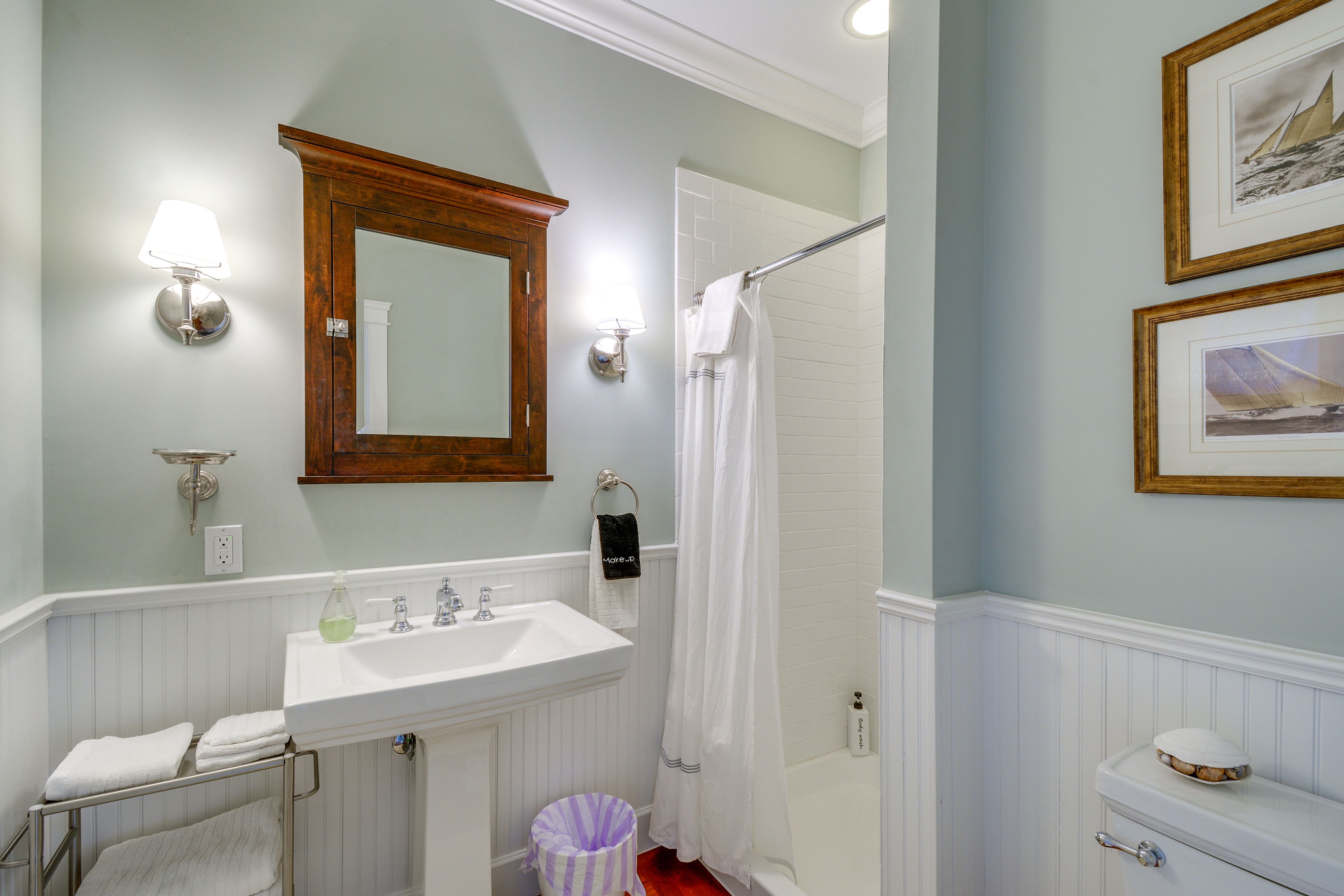Bathroom | 1st Floor