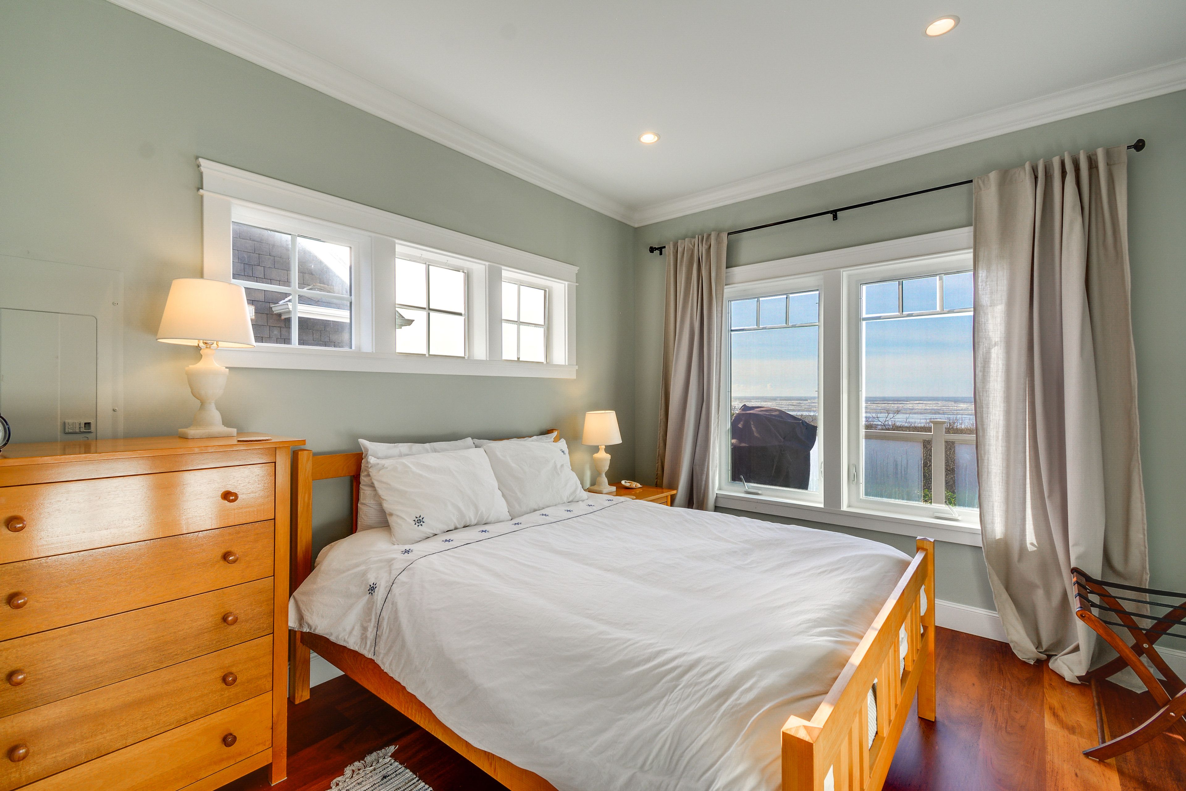 Bedroom 2 | Queen Bed | 1st Floor