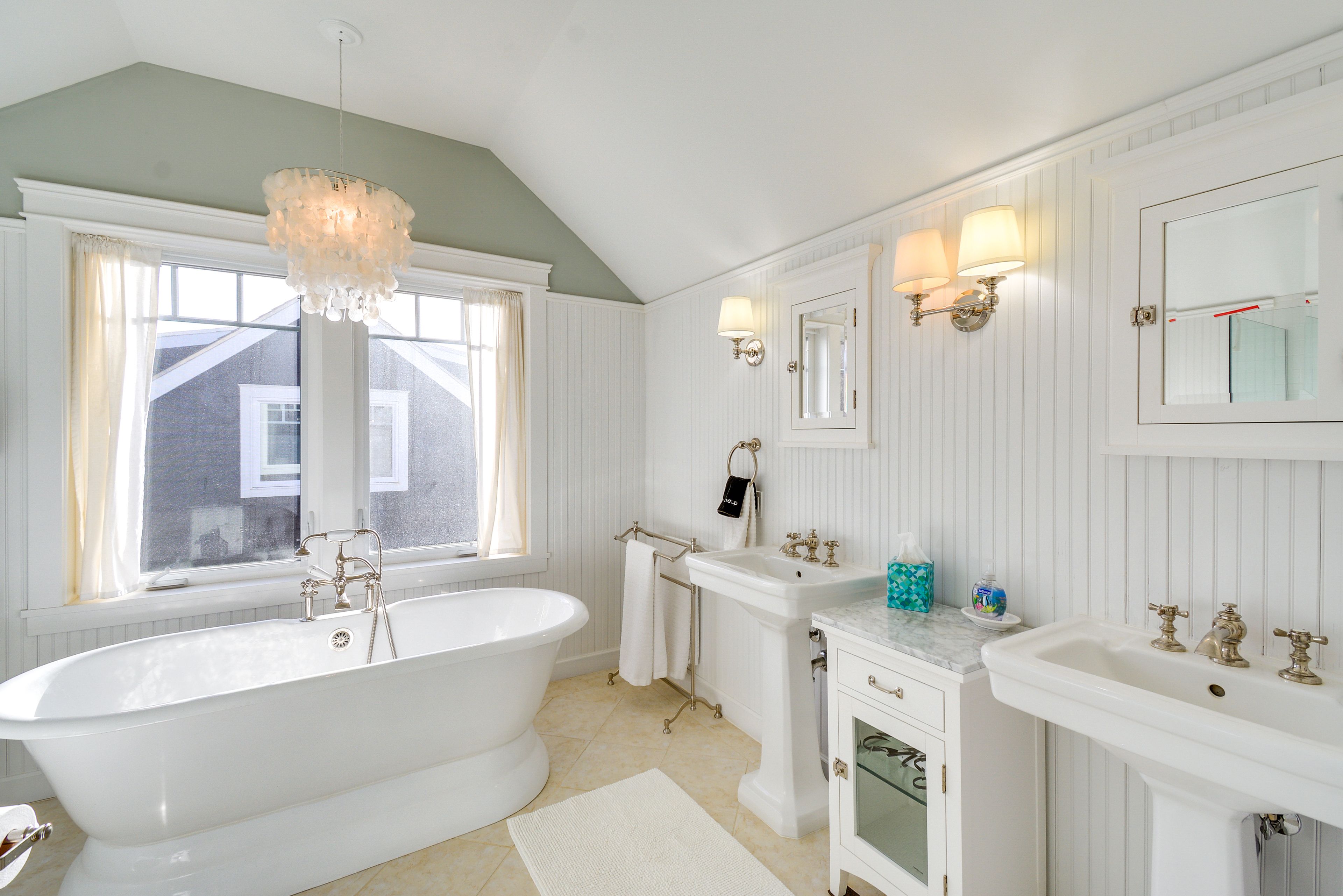 En-Suite Bathroom | 2nd Floor