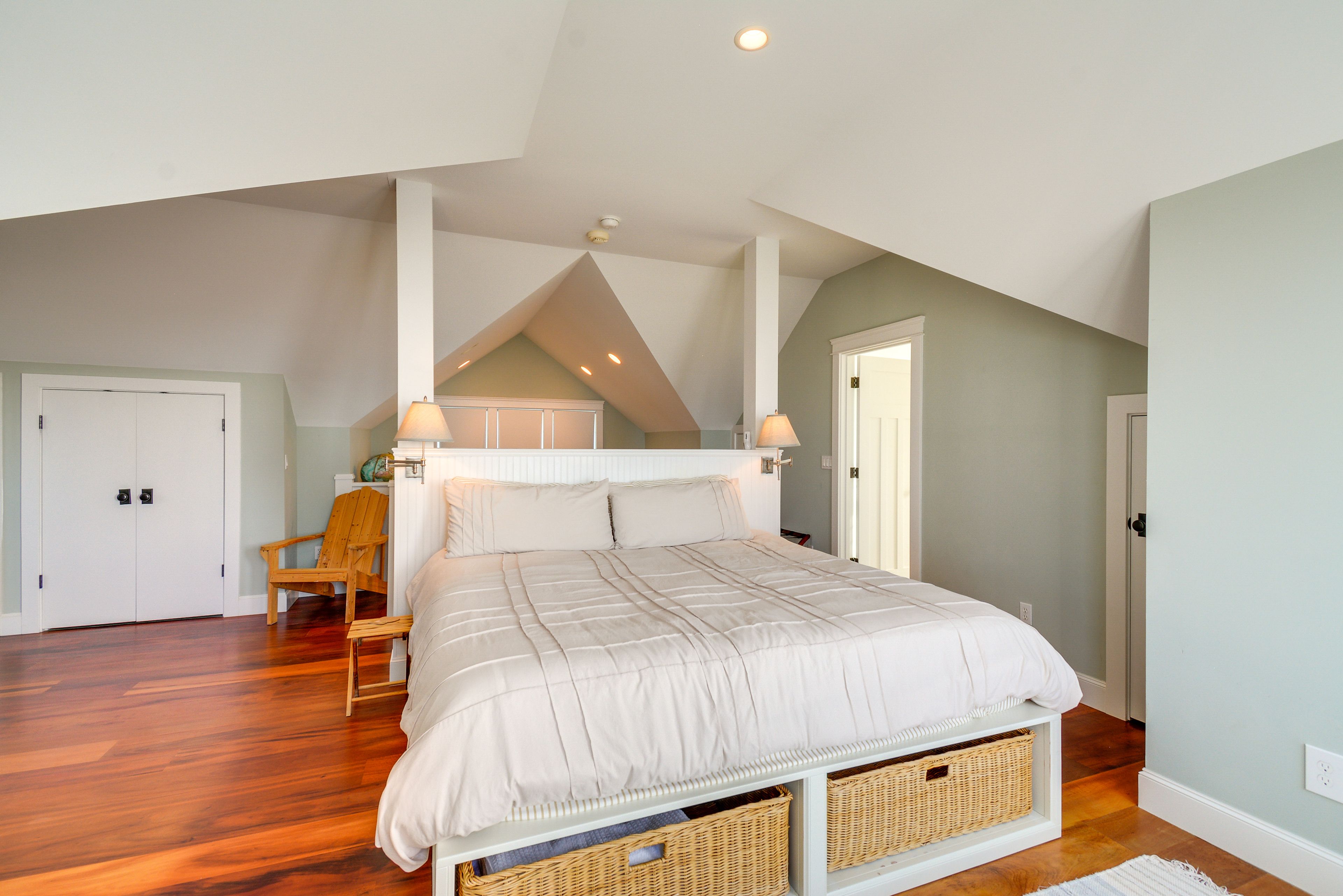 Bedroom 1 | King Bed | 2nd Floor