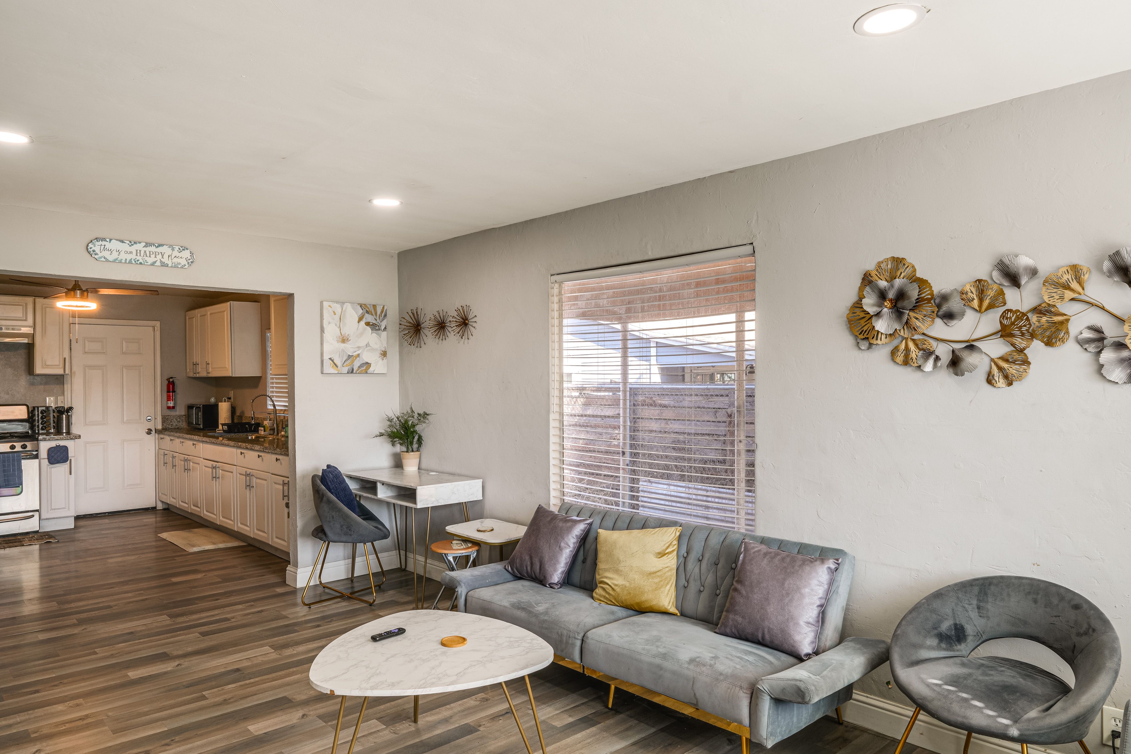 Bakersfield Vacation Rental | 2BR | 1BA | 800 Sq Ft | 2 Steps Required
