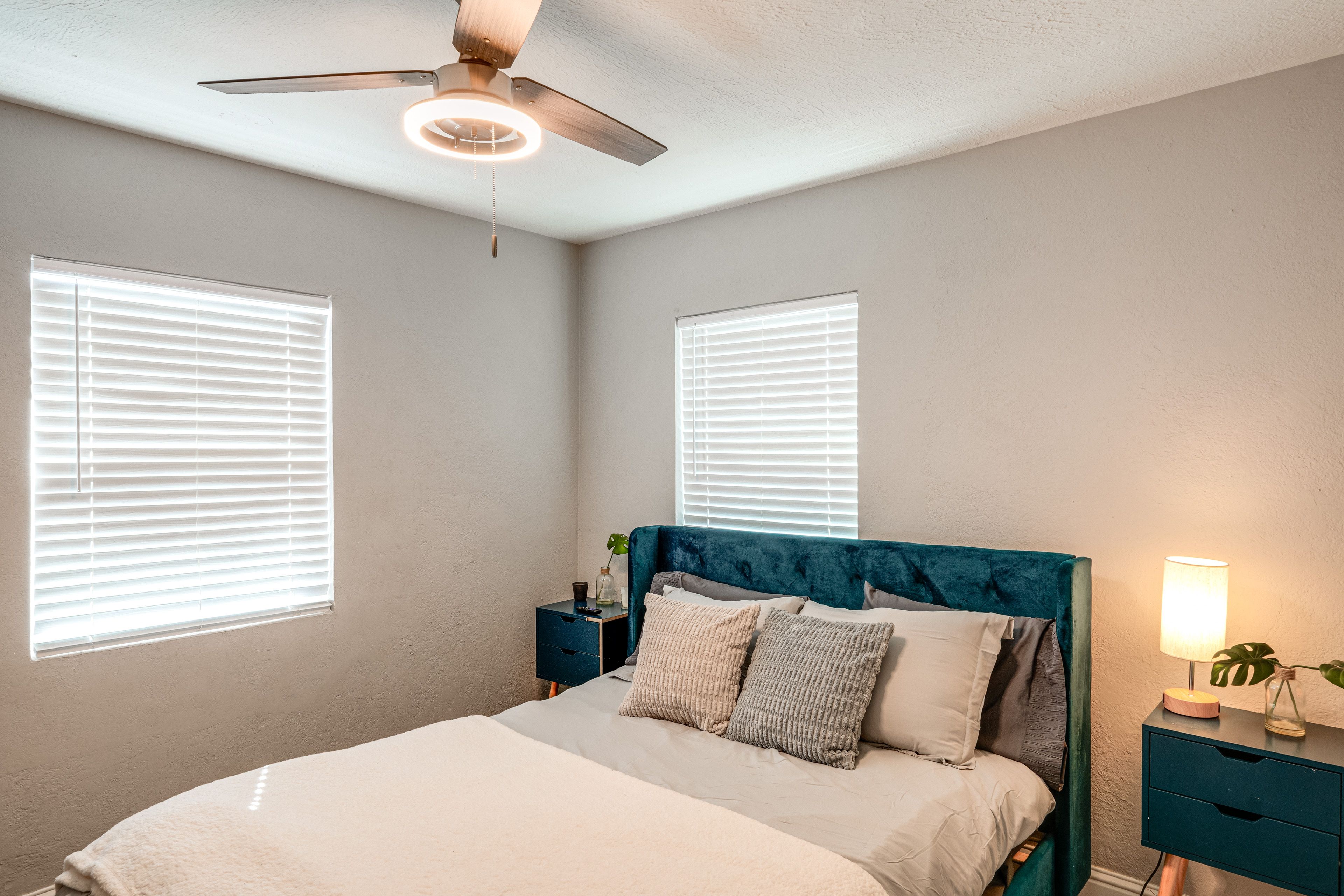 Bedroom | Queen Bed
