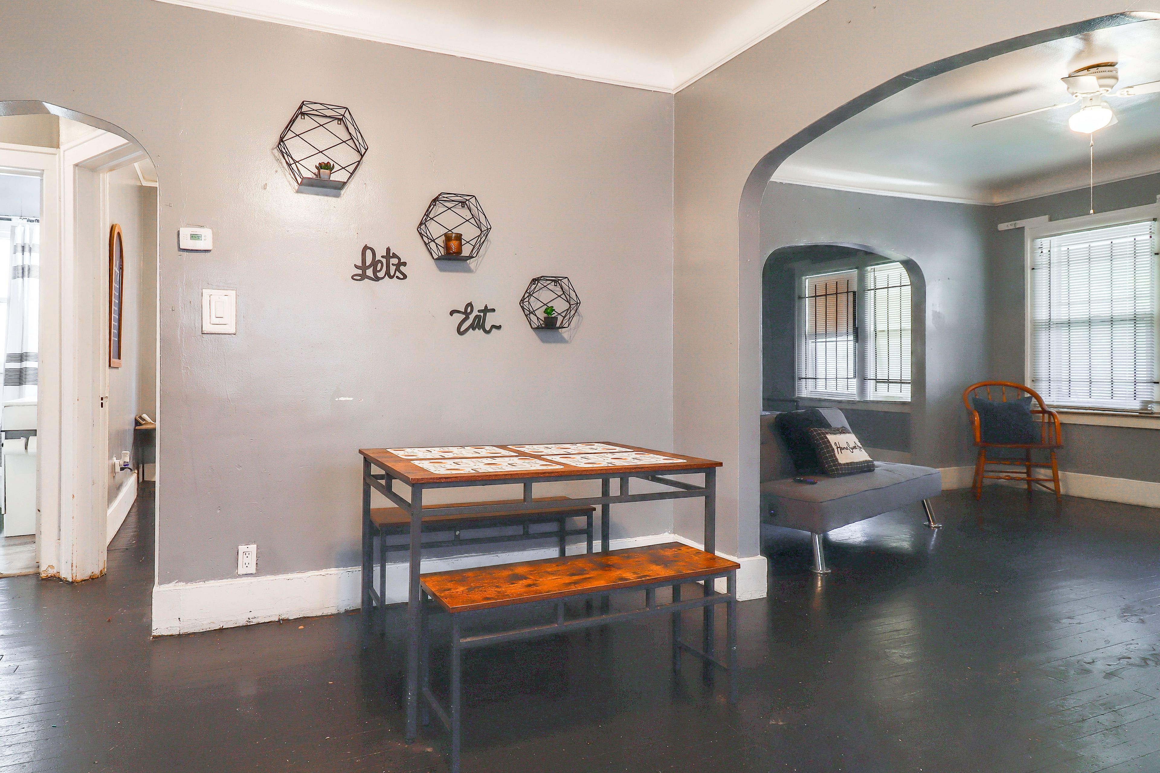 Dining Area | Dishware/Flatware Provided | Desk