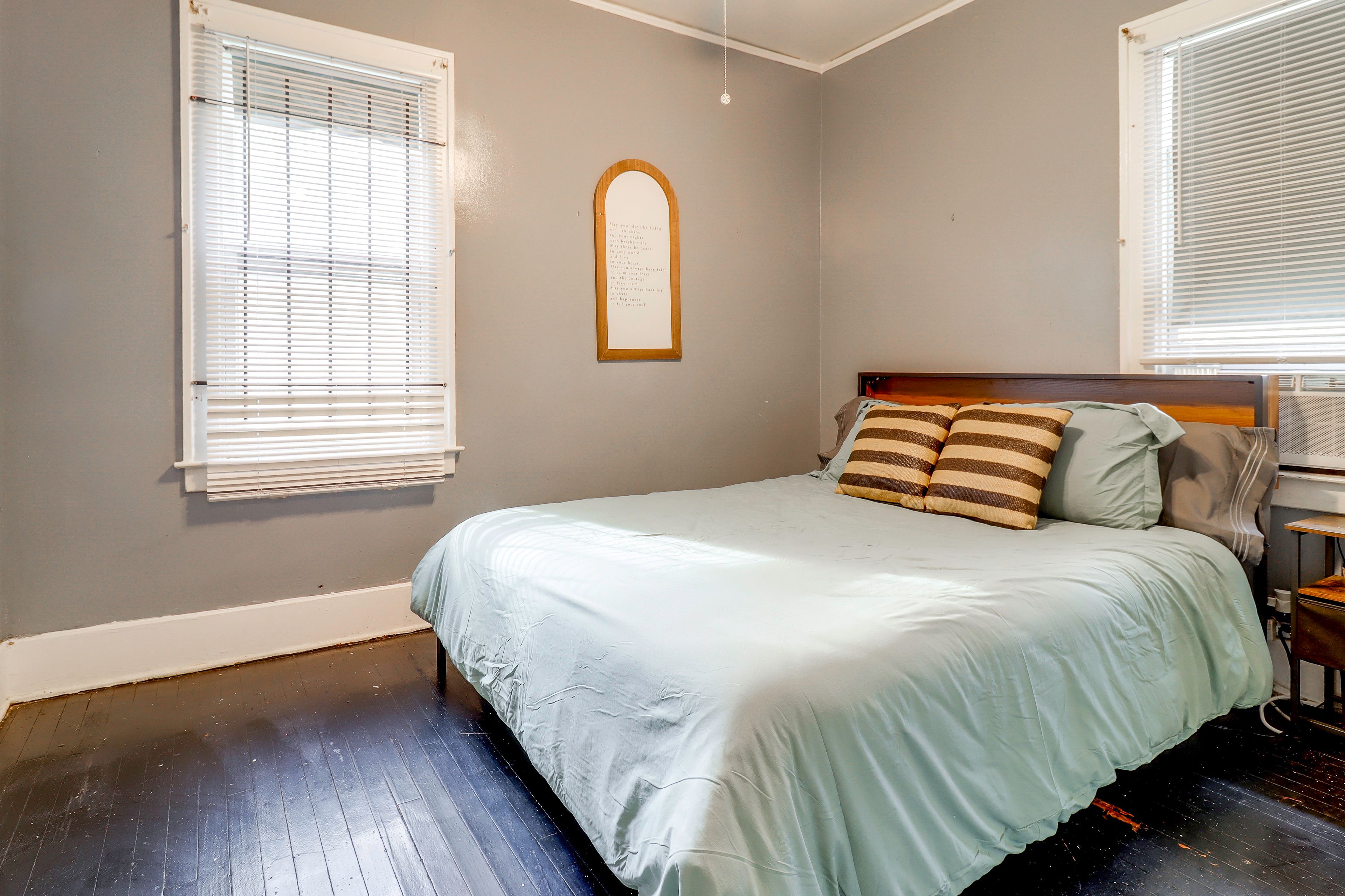 Bedroom | Queen Bed | Smart TV